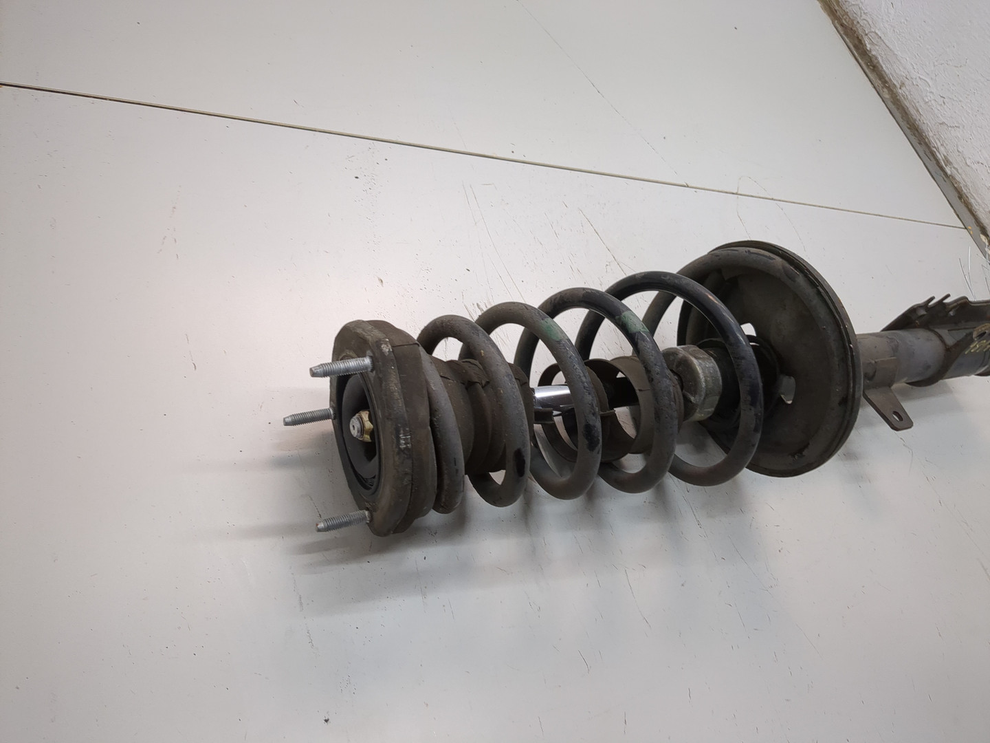 Амортизатор задний правый