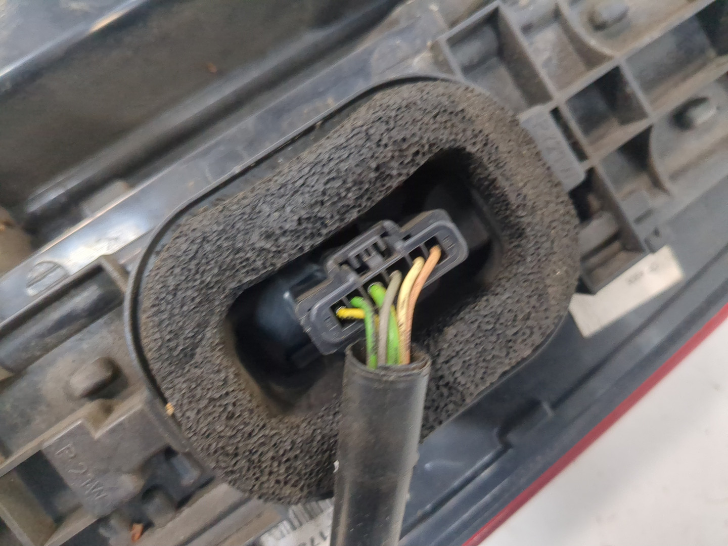 Фонарь задний левый