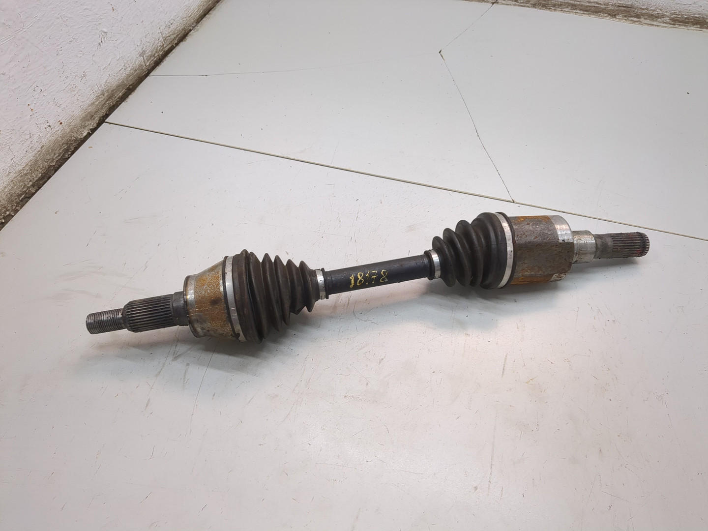 Полуось передняя левая