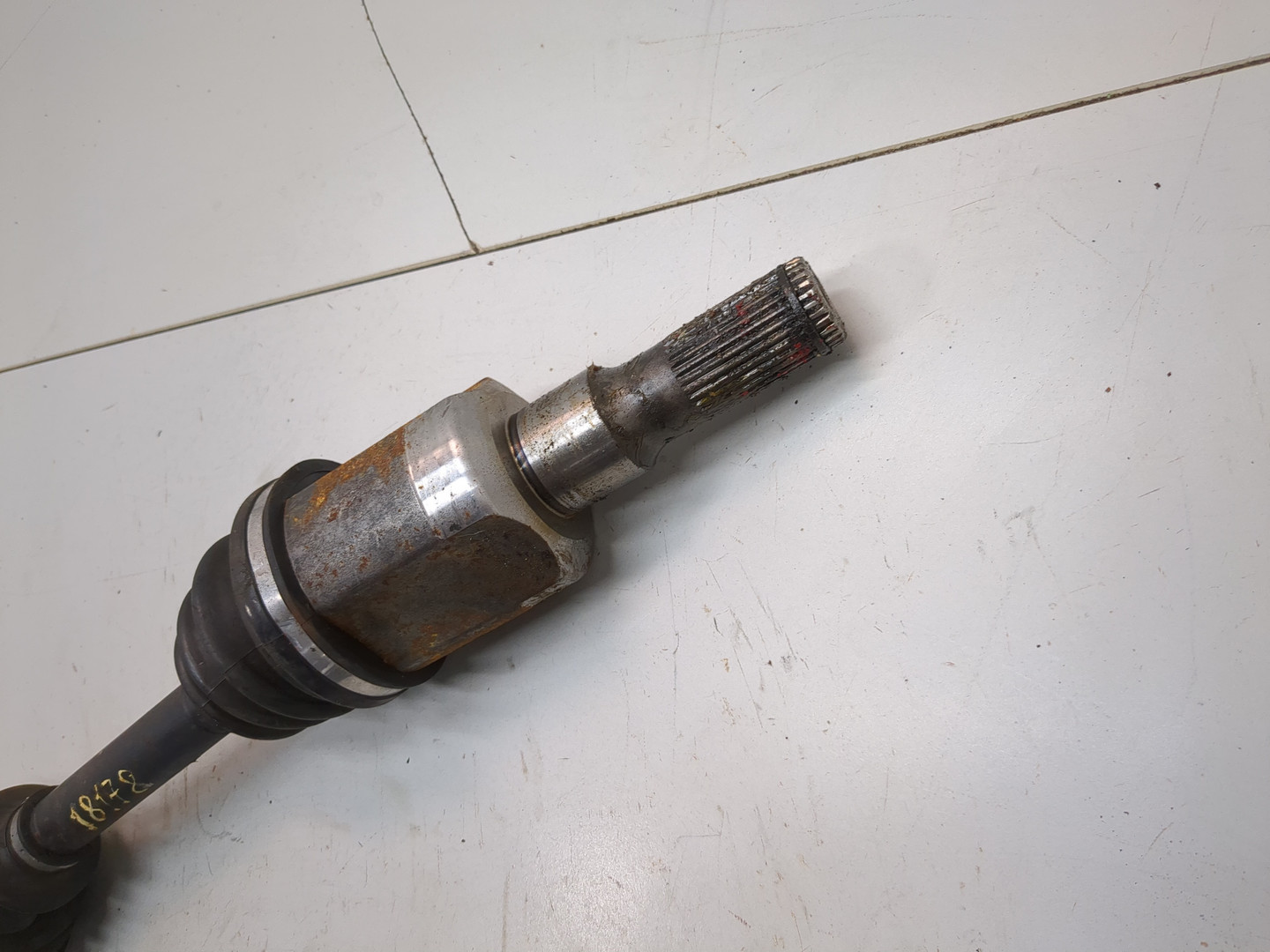 Полуось передняя левая