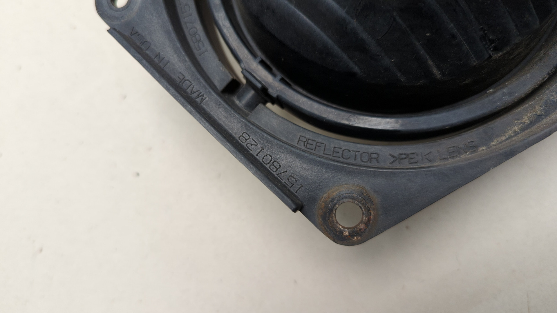 Фара противотуманная левая