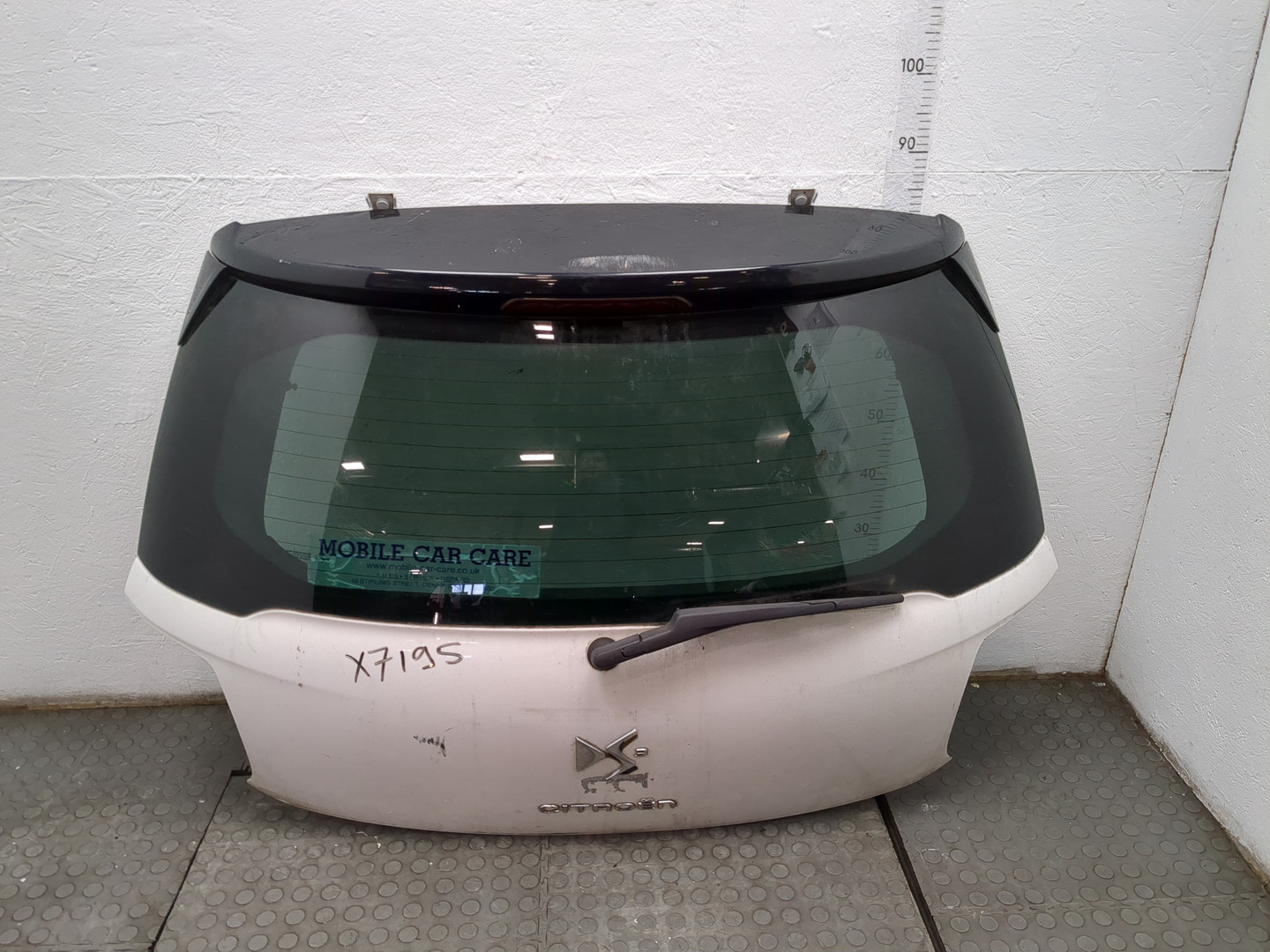 Дверь багажника