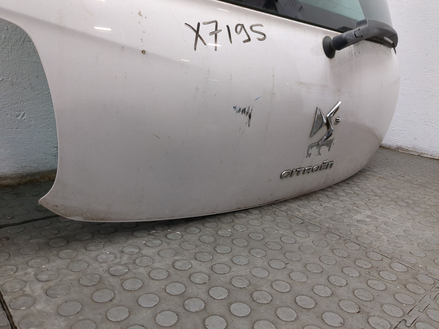 Дверь багажника