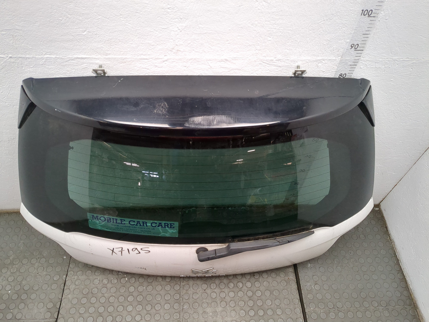 Дверь багажника