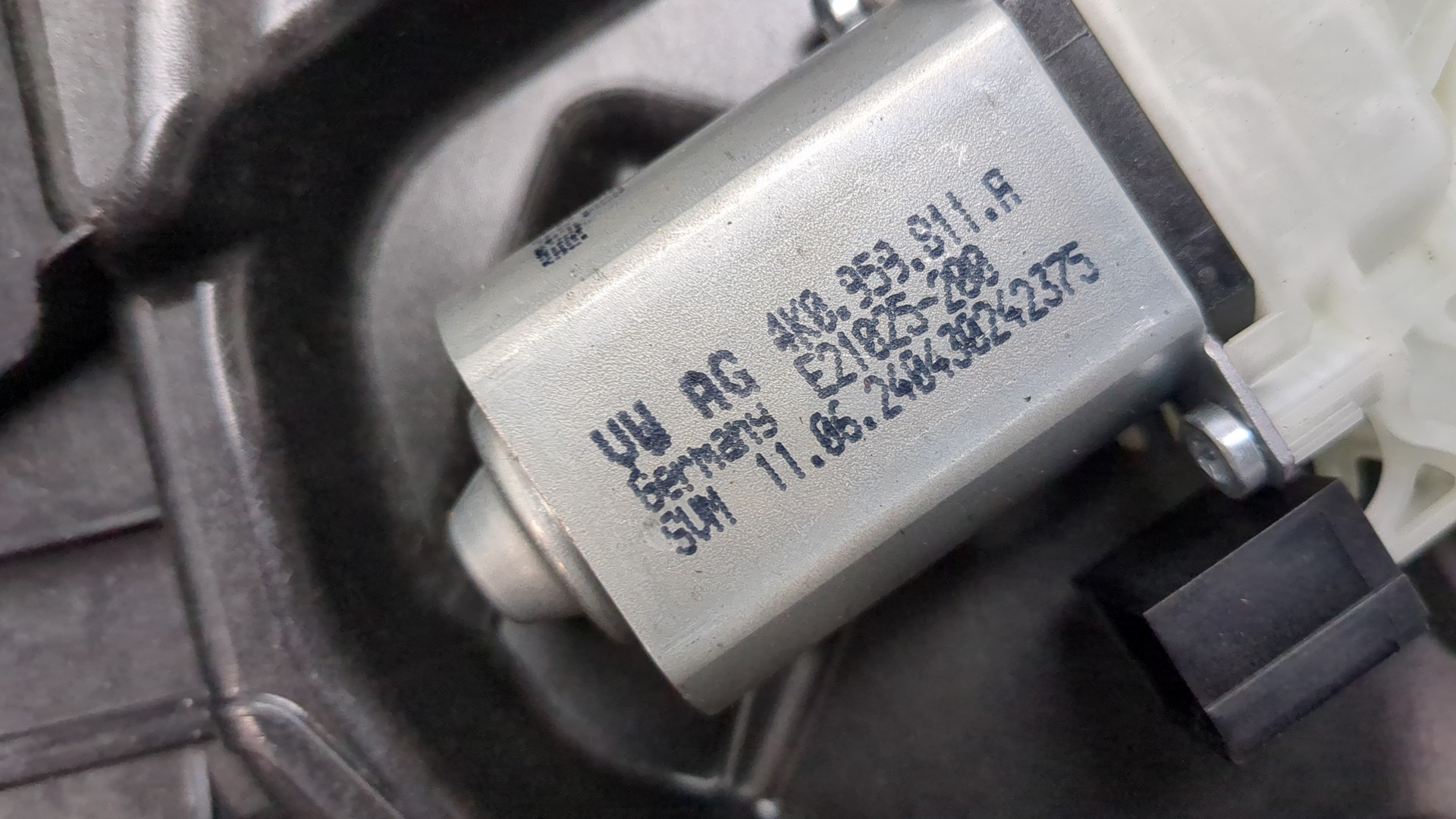 Стеклоподъемник электр. передний левый