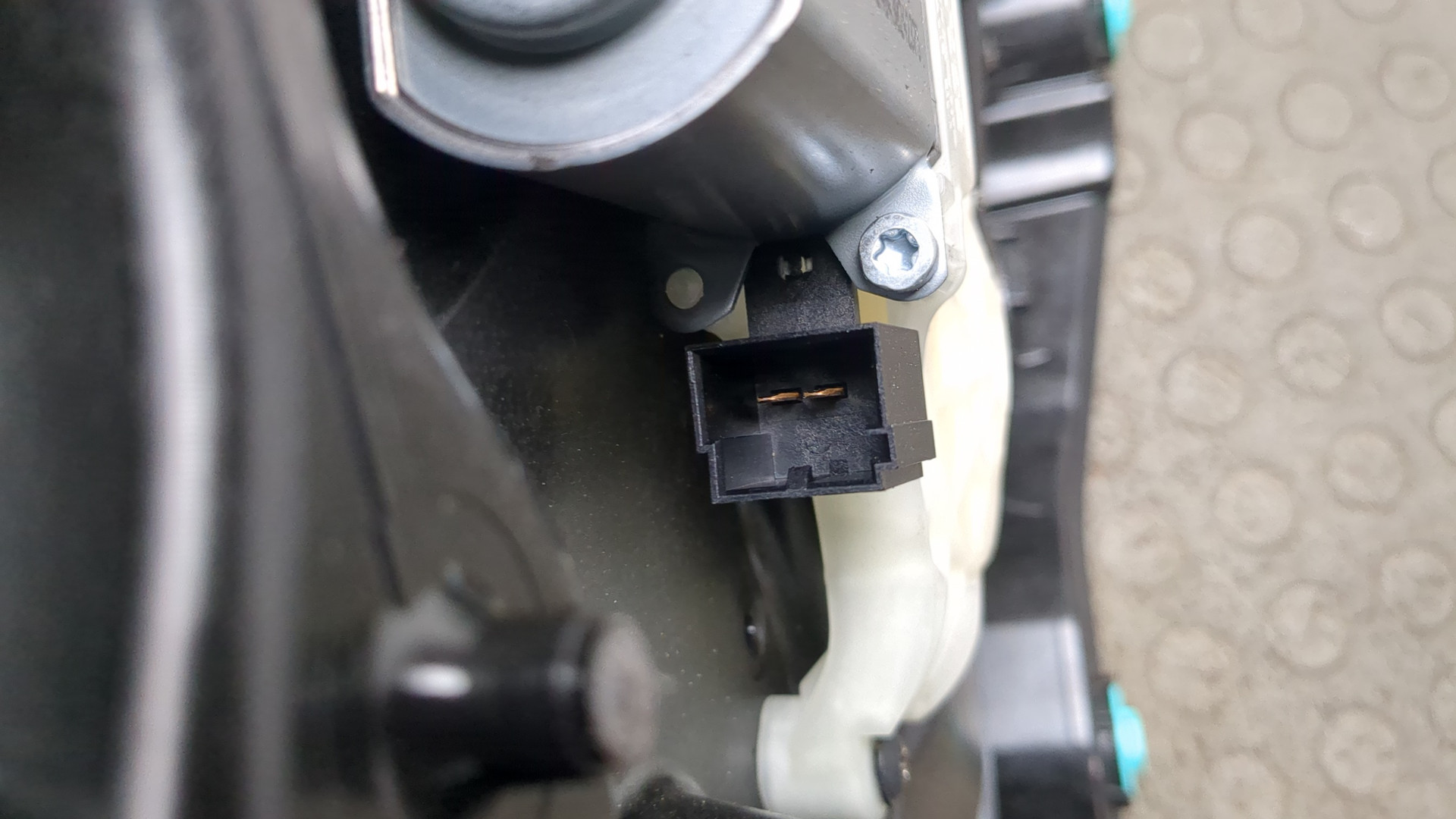 Стеклоподъемник электр. передний левый