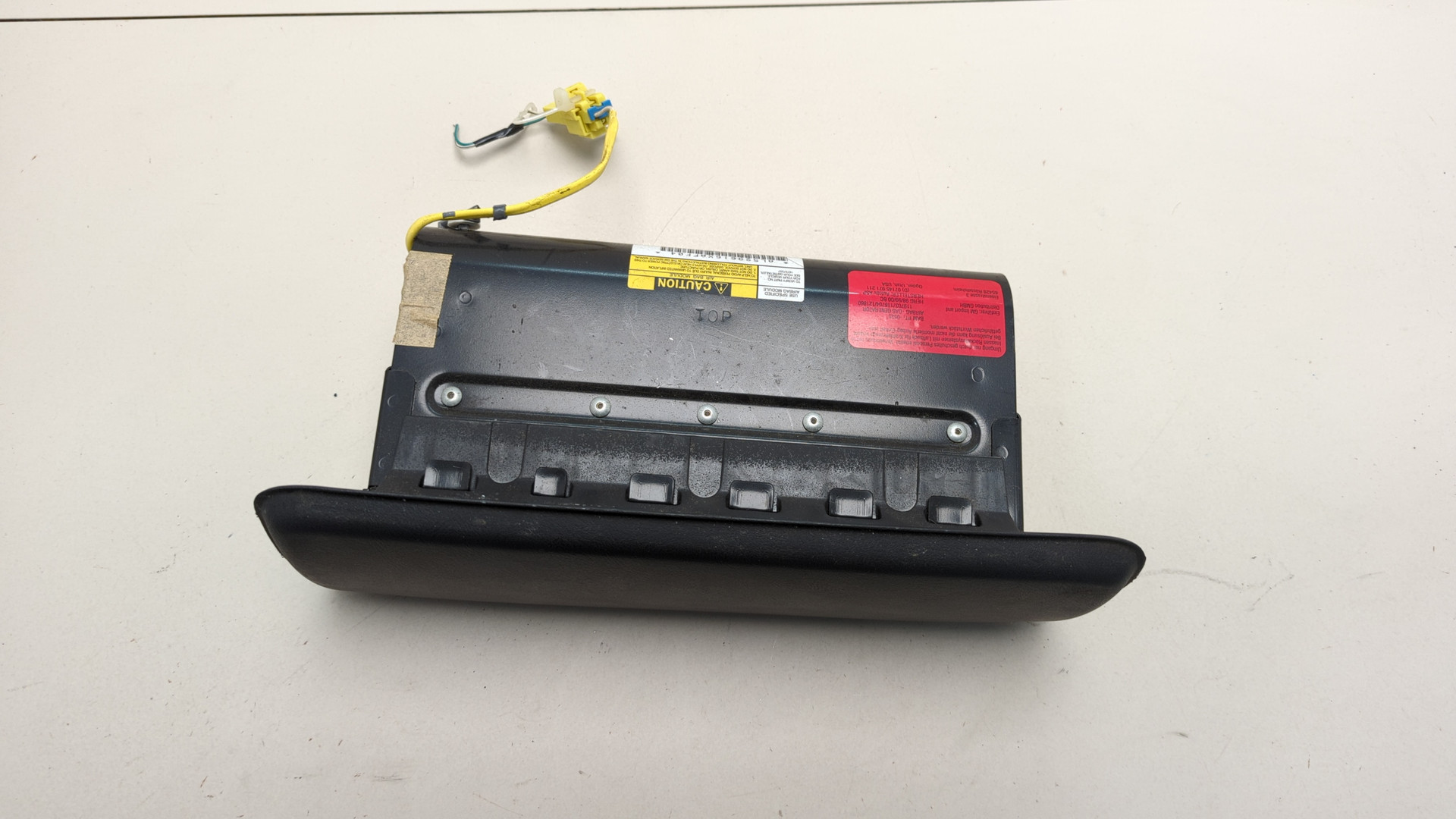 Подушка безопасности пассажирская (в торпедо)