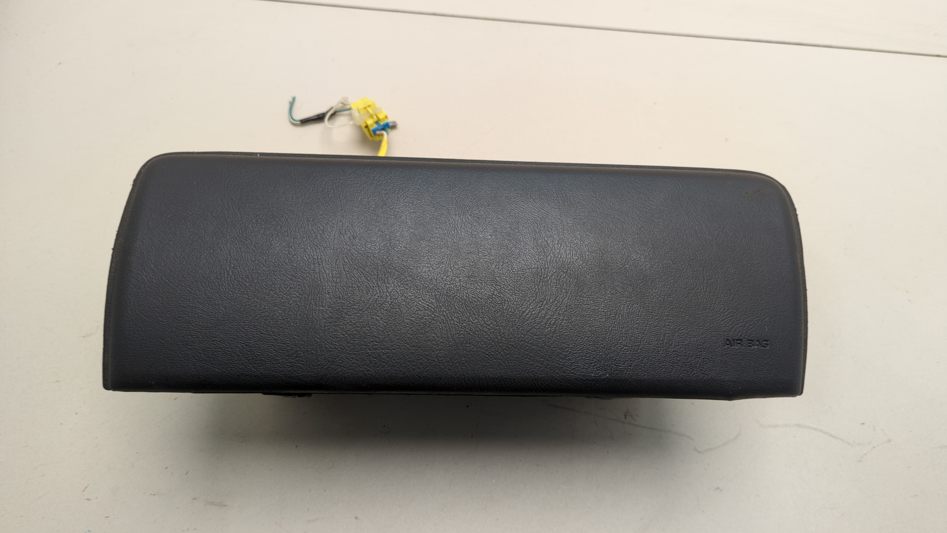 Подушка безопасности пассажирская (в торпедо)