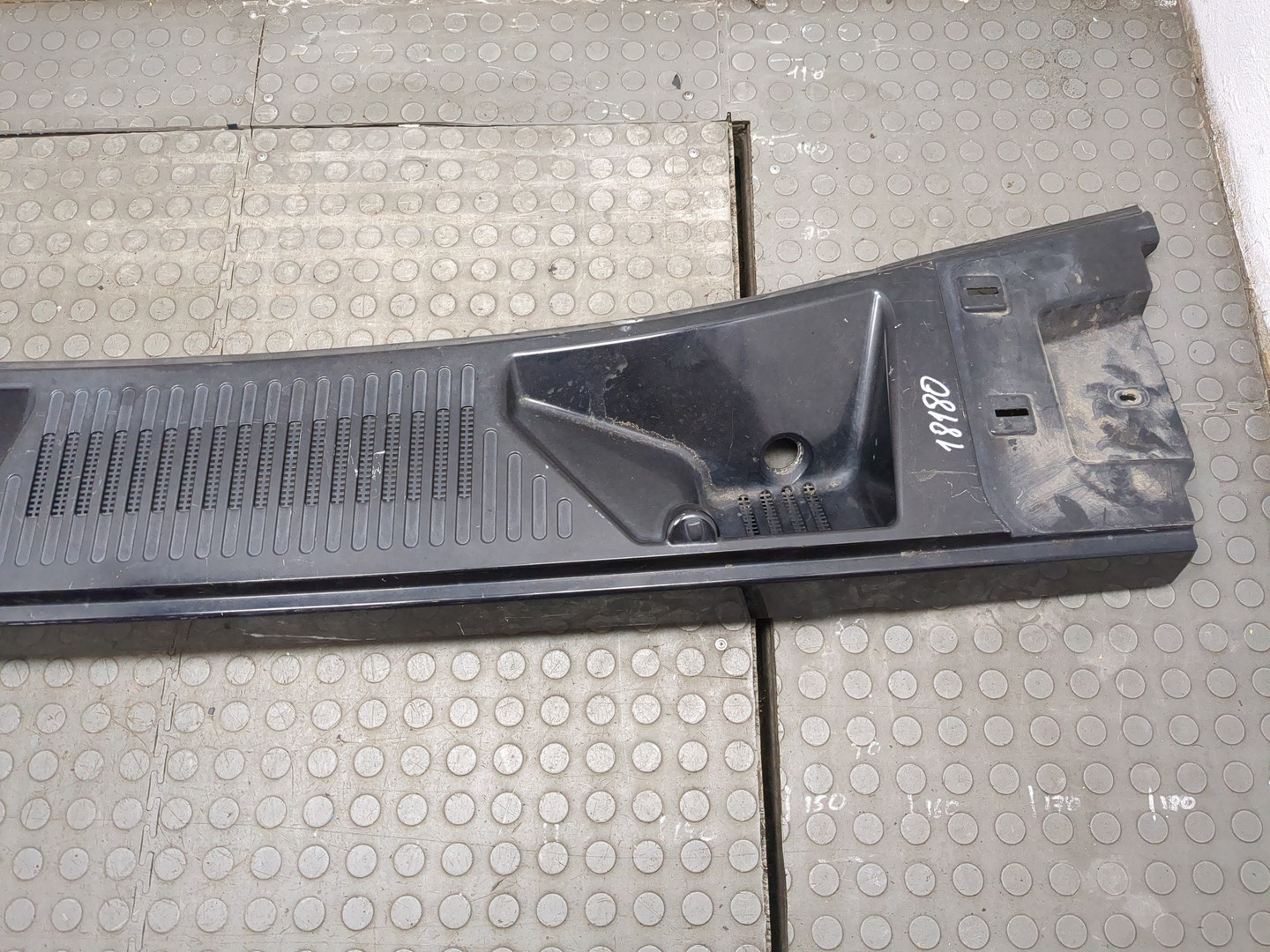 Решетка стеклоочистителей (Жабо)