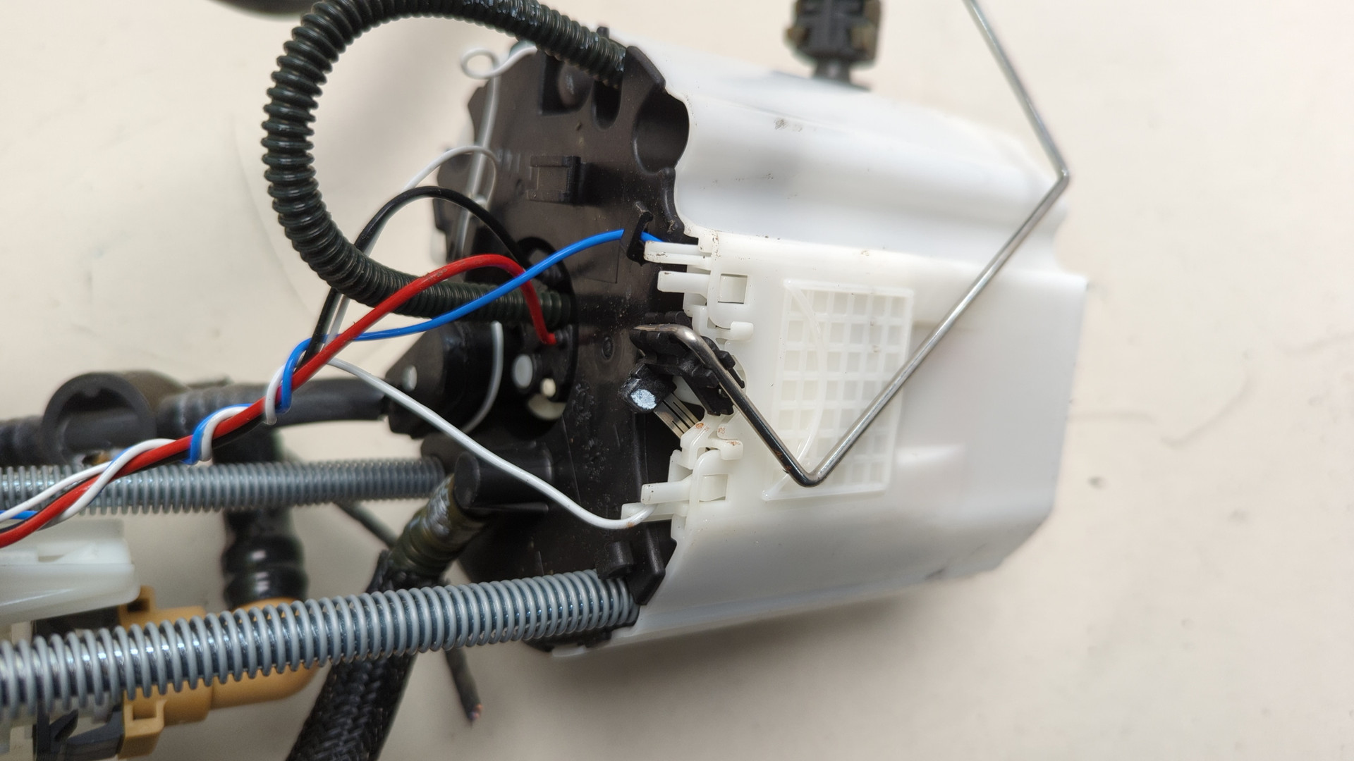 Насос топливный электрический