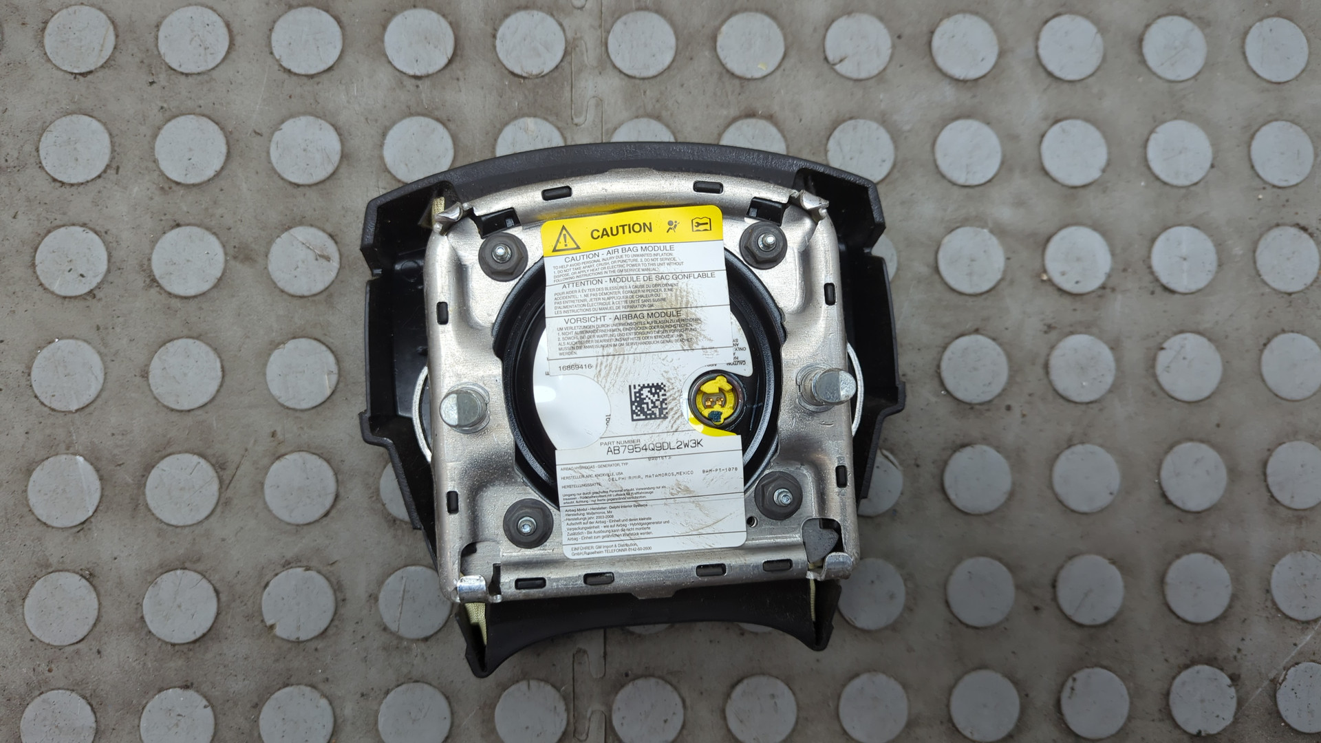 Подушка безопасности в рулевое колесо