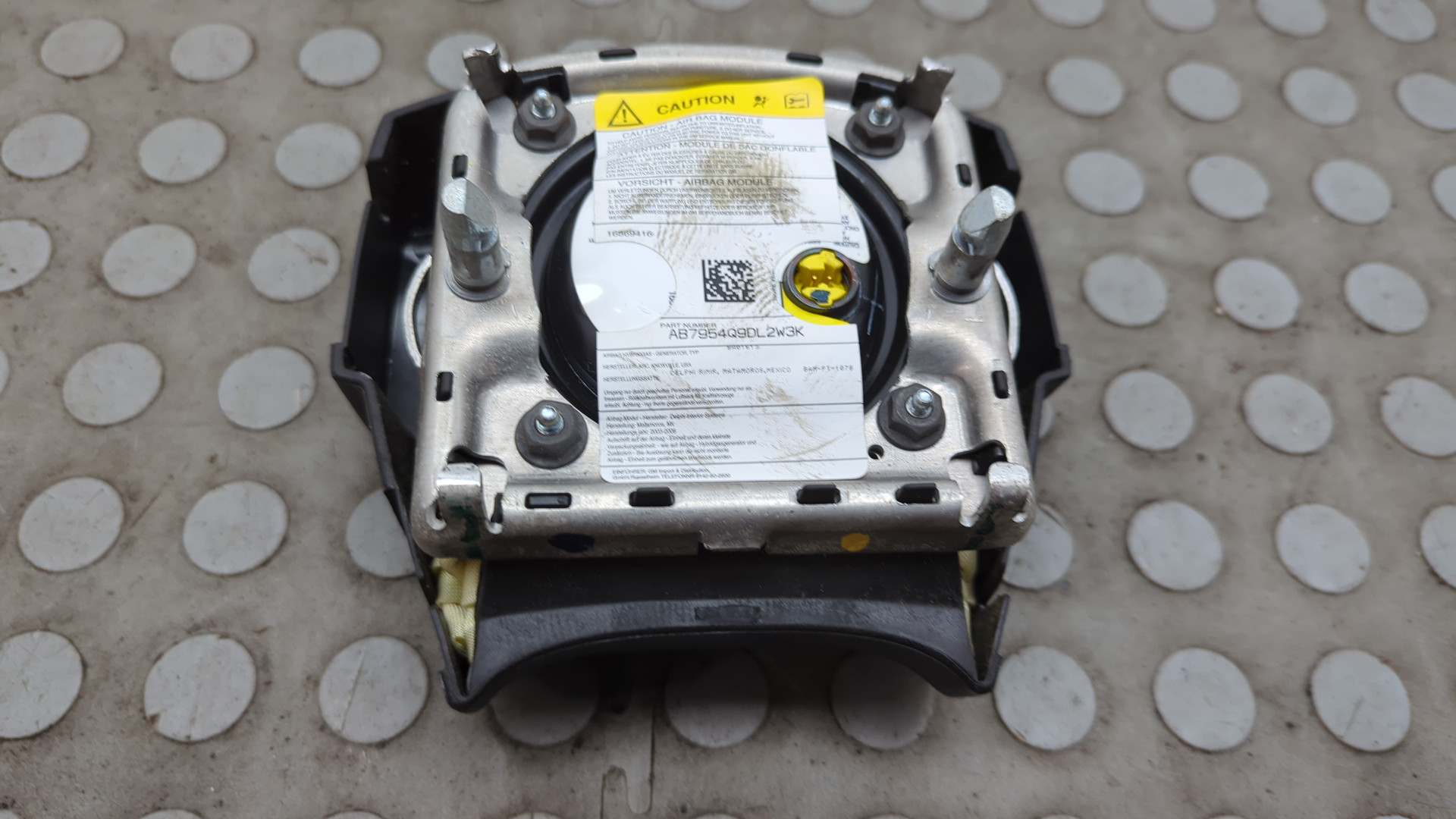 Подушка безопасности в рулевое колесо