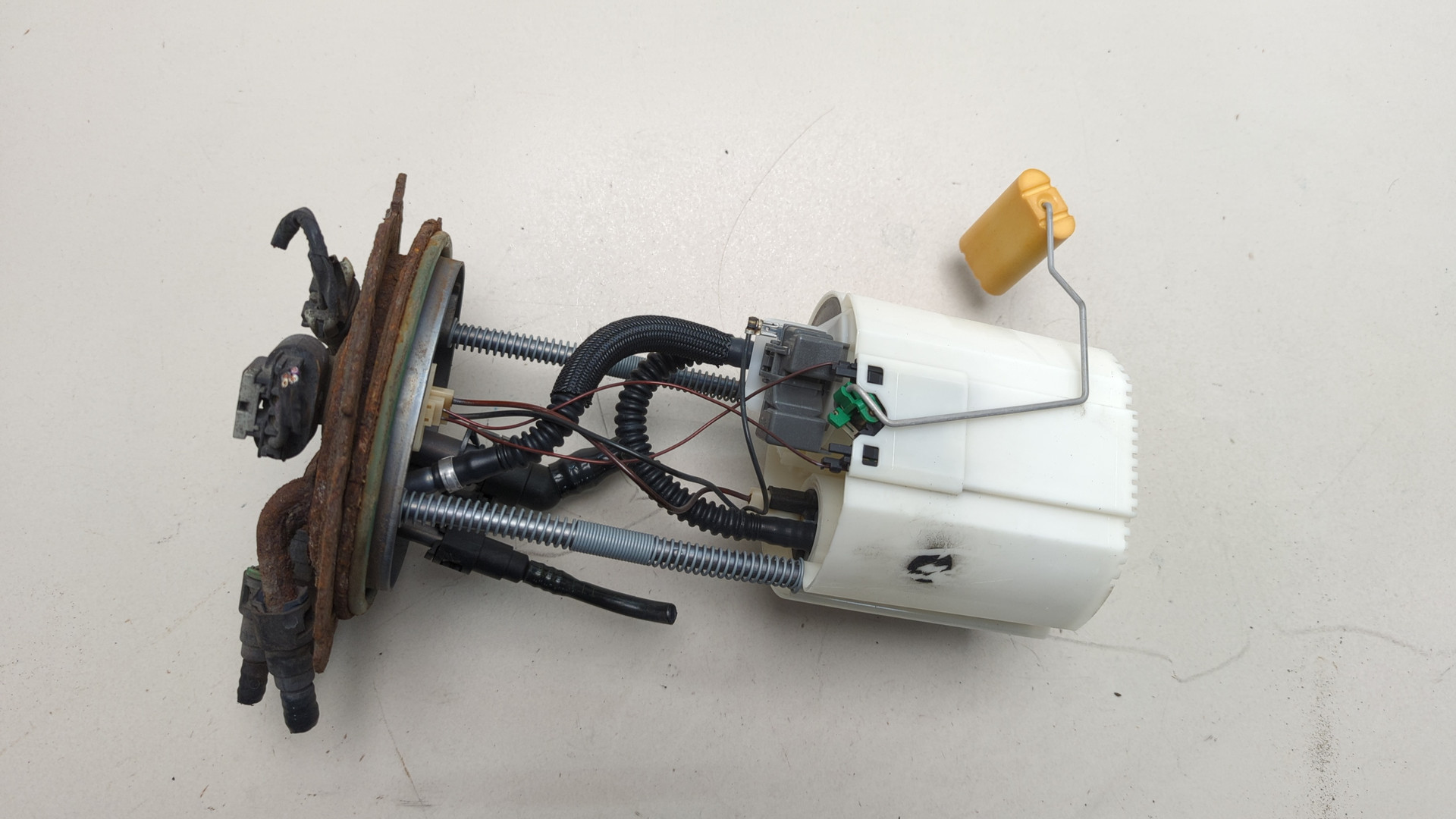 Насос топливный электрический