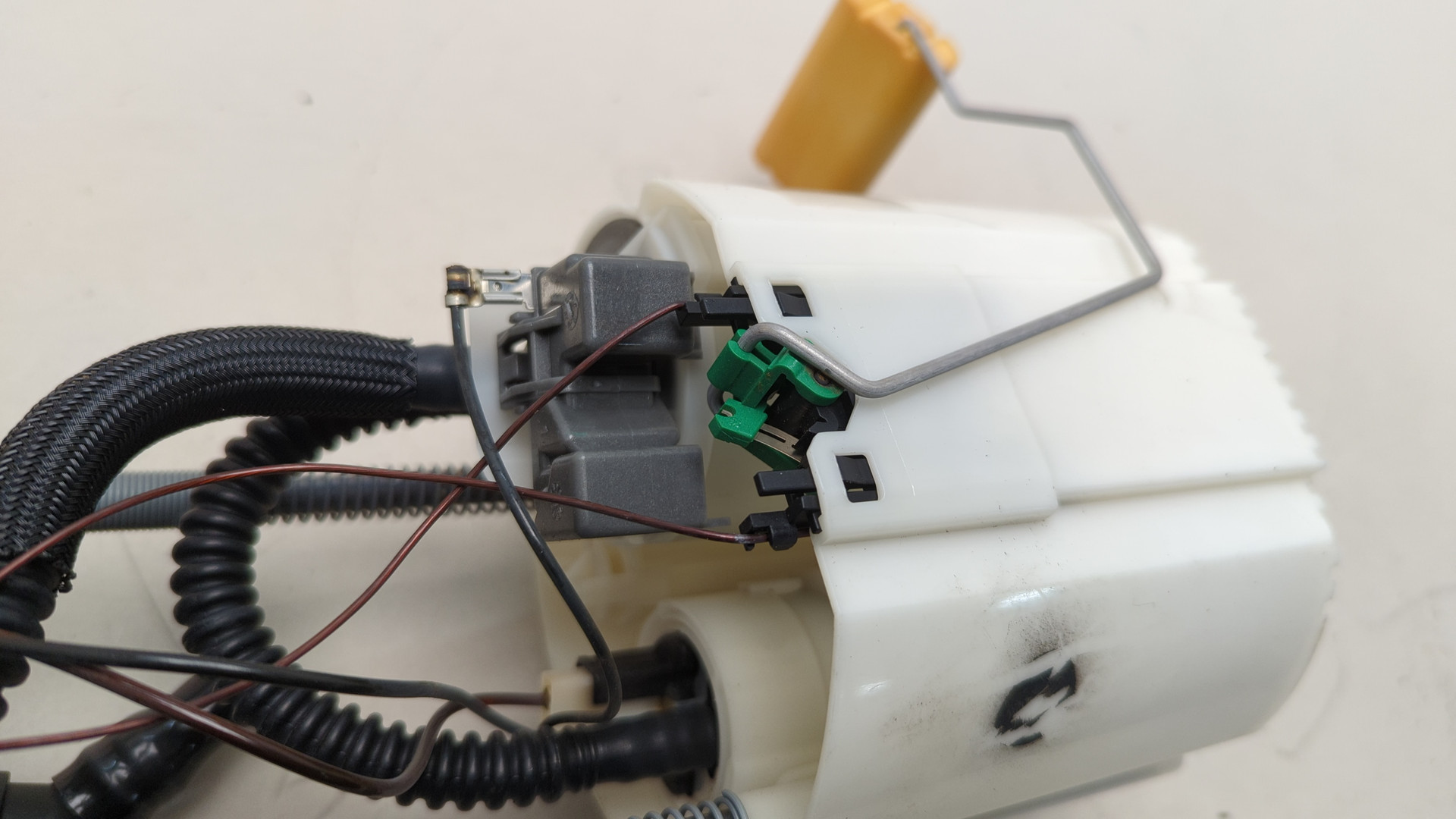 Насос топливный электрический