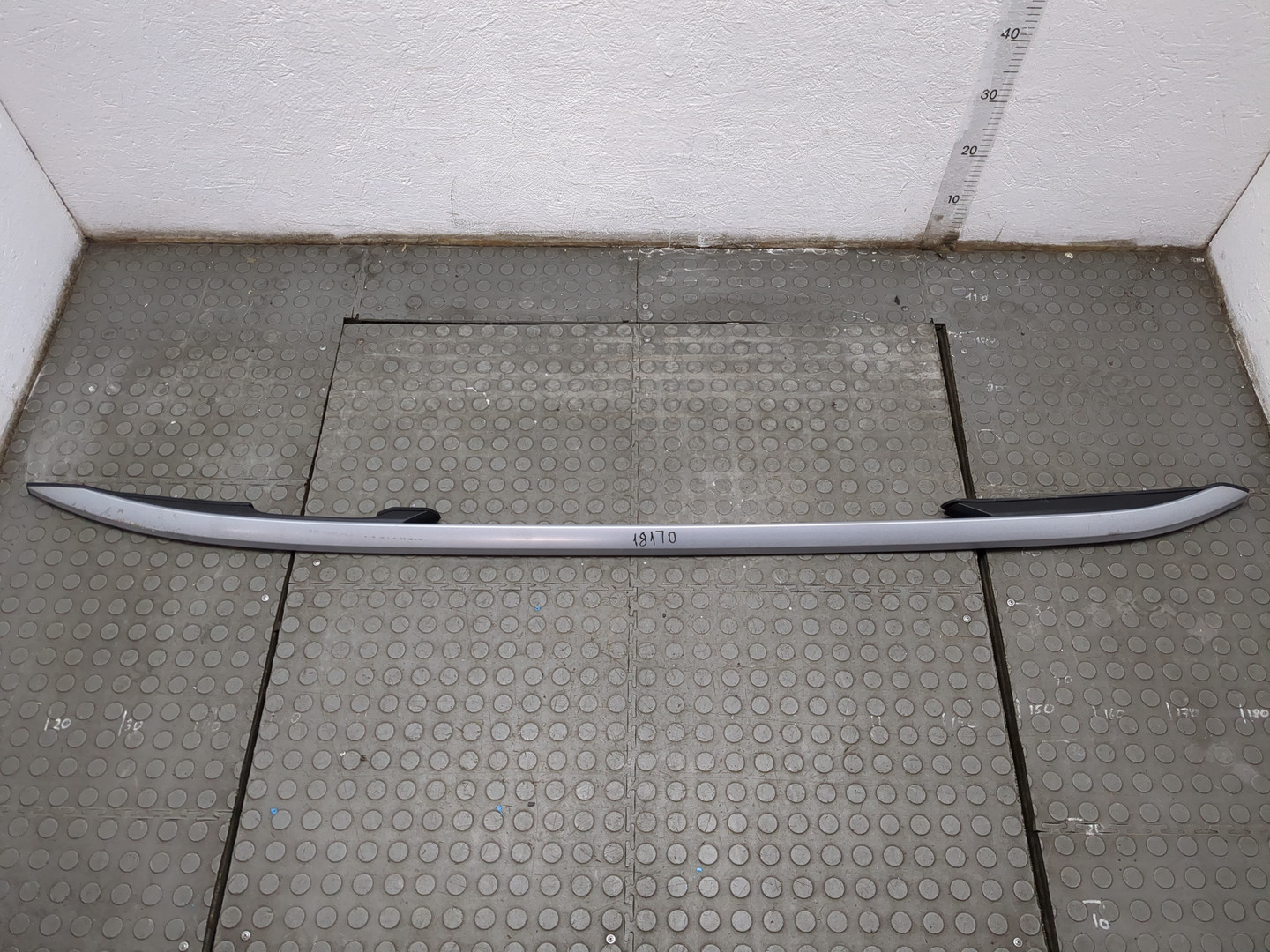 Рейлинг (релинг) правый (планка на крышу)