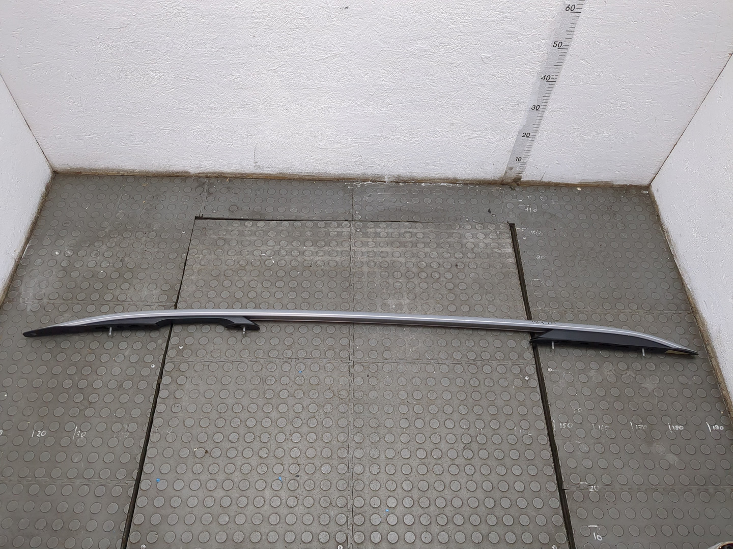 Рейлинг (релинг) левый (планка на крышу)