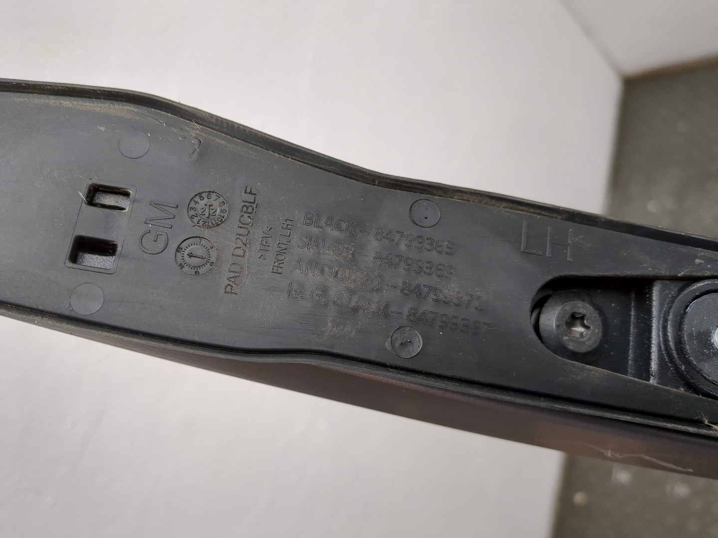 Рейлинг (релинг) левый (планка на крышу)