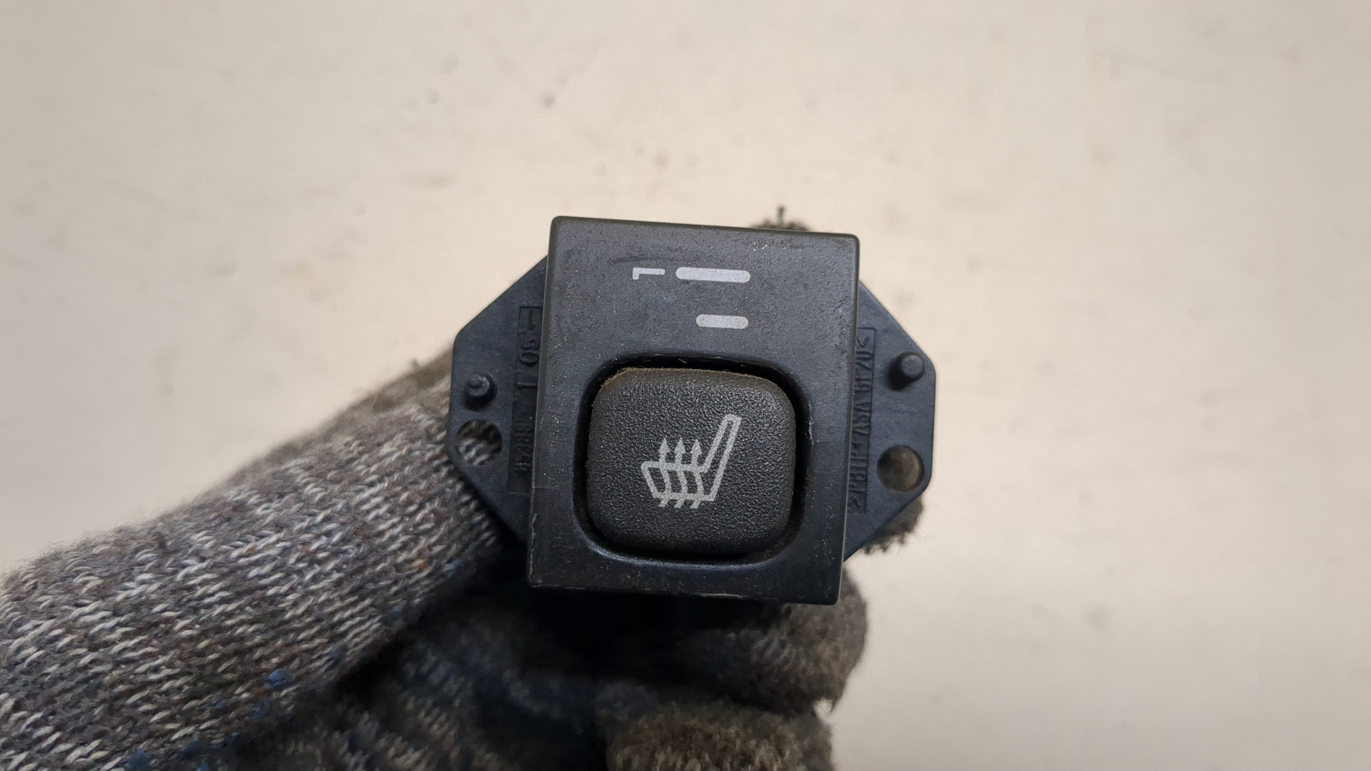 Кнопка обогрева сидений