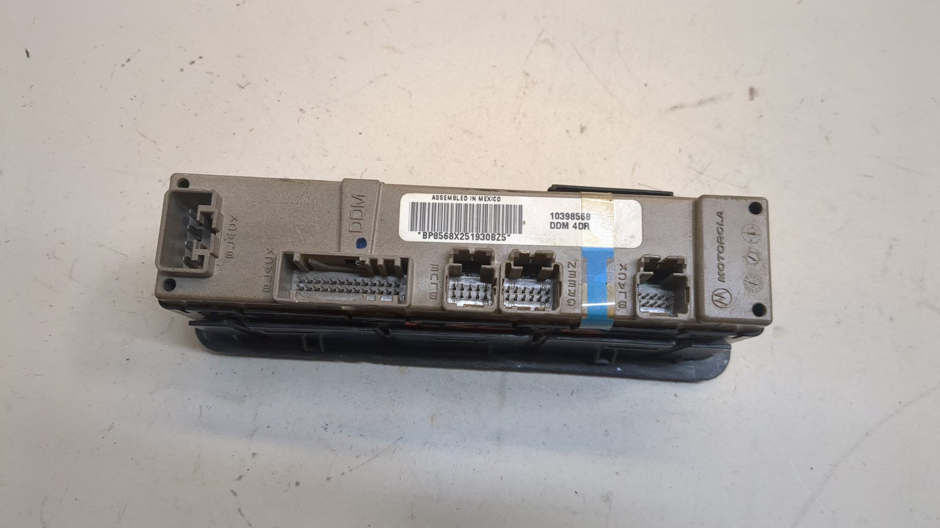 Кнопка стеклоподъемника