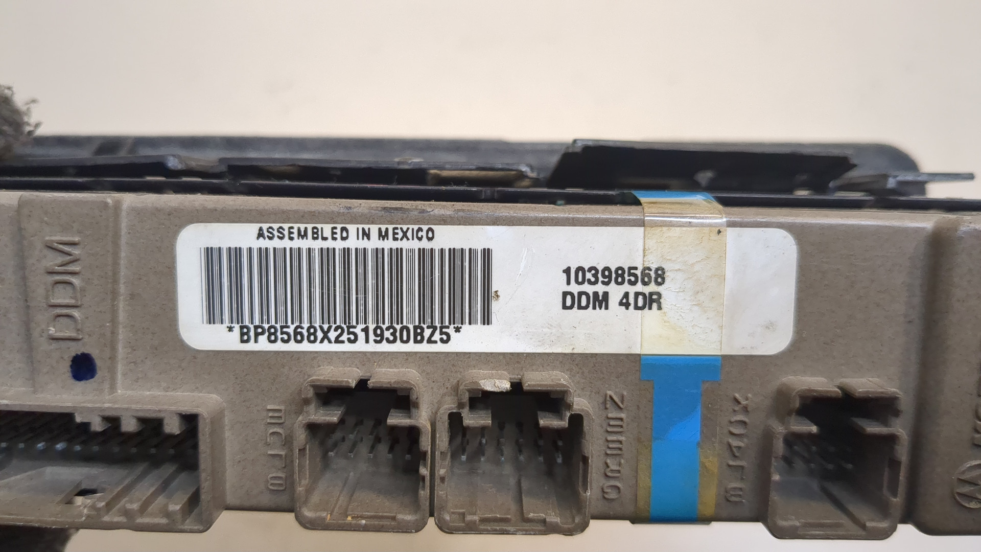 Кнопка стеклоподъемника