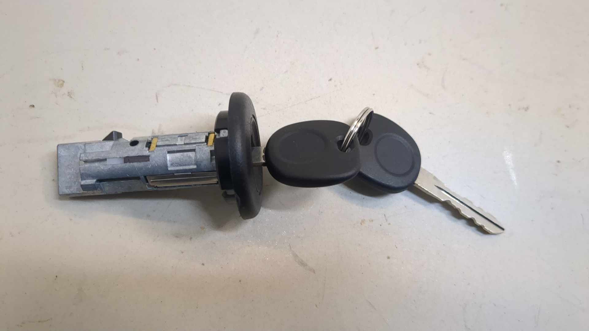 Вставка замка двери