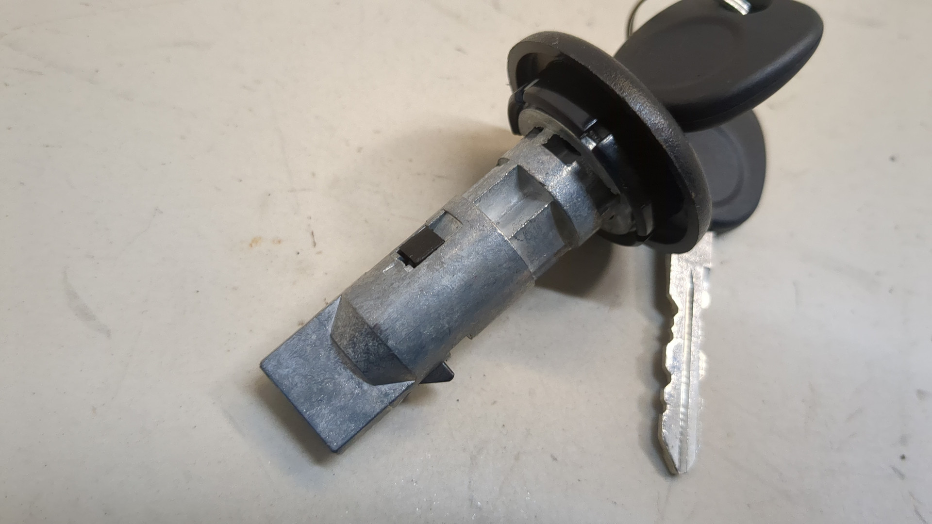 Вставка замка двери