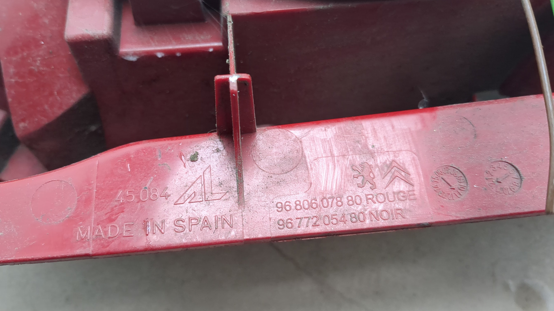 Фонарь задний левый