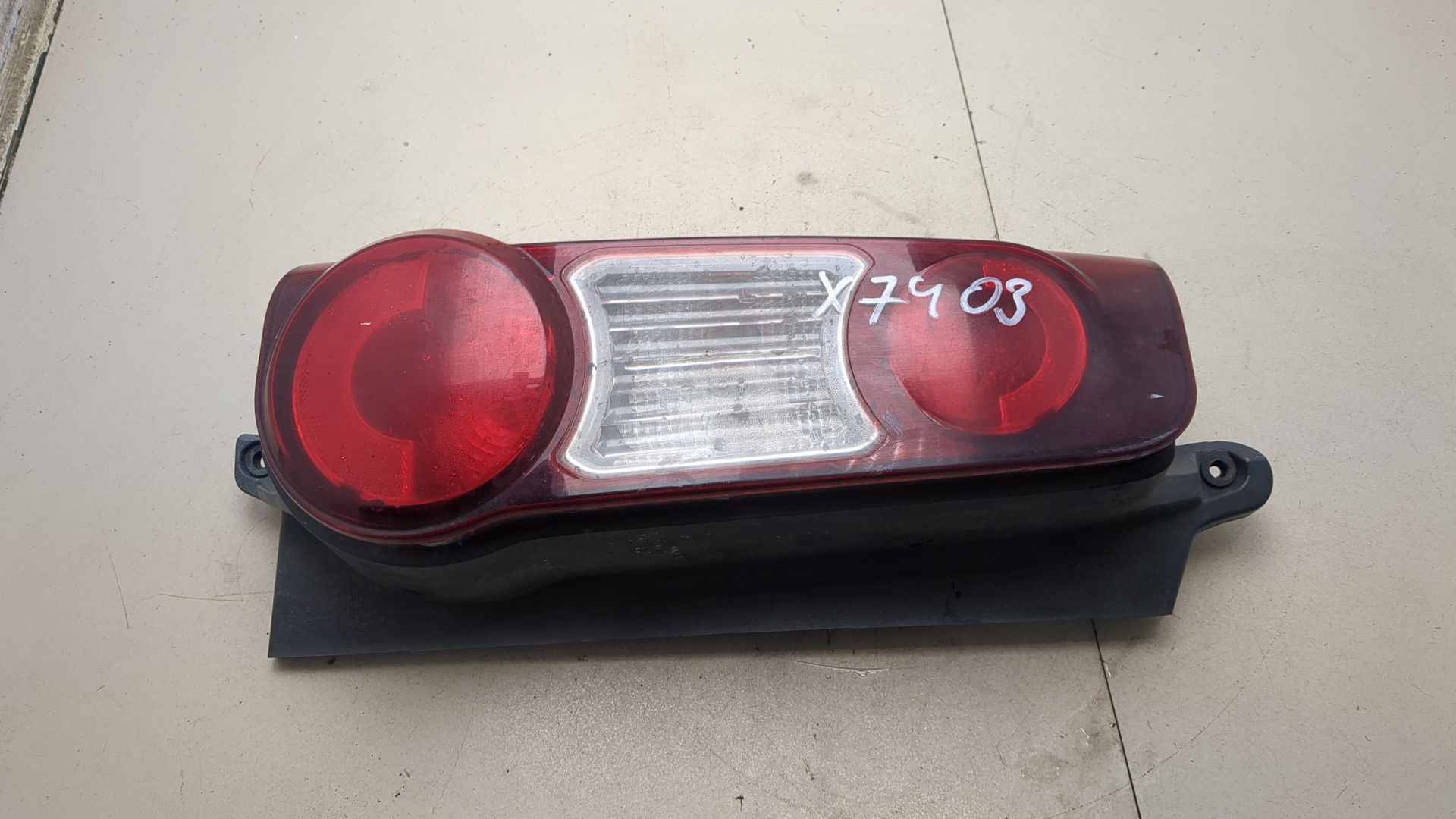 Фонарь задний левый