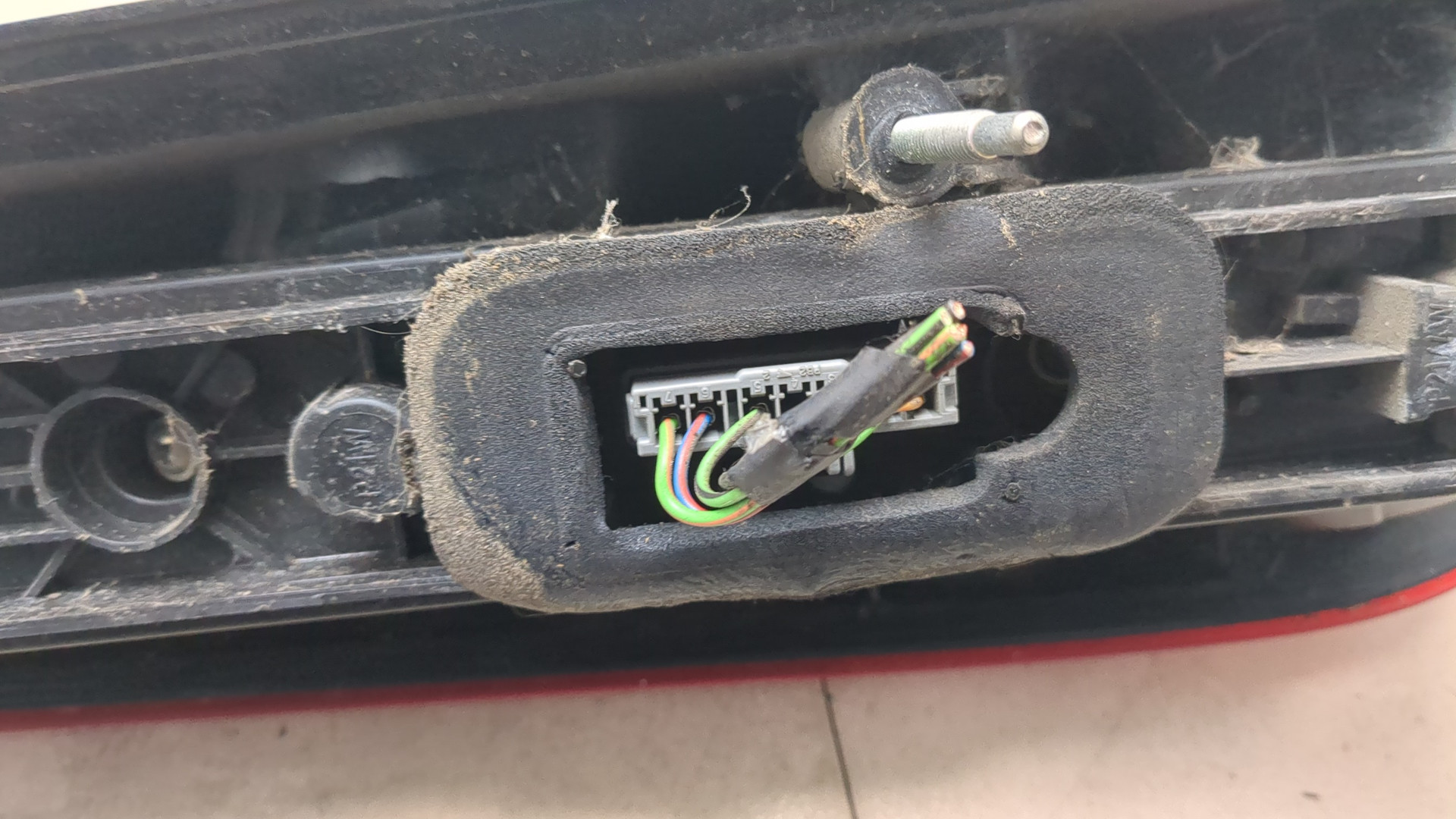 Фонарь задний правый