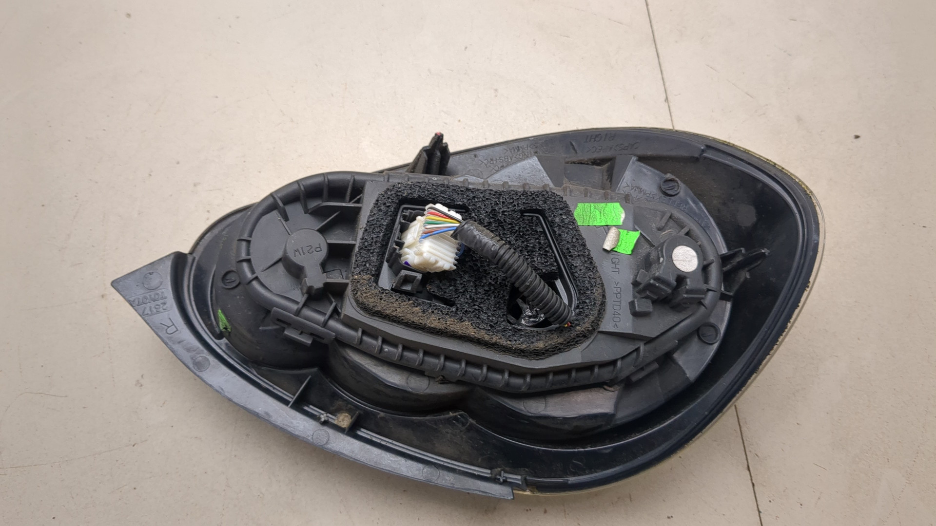 Фонарь задний правый