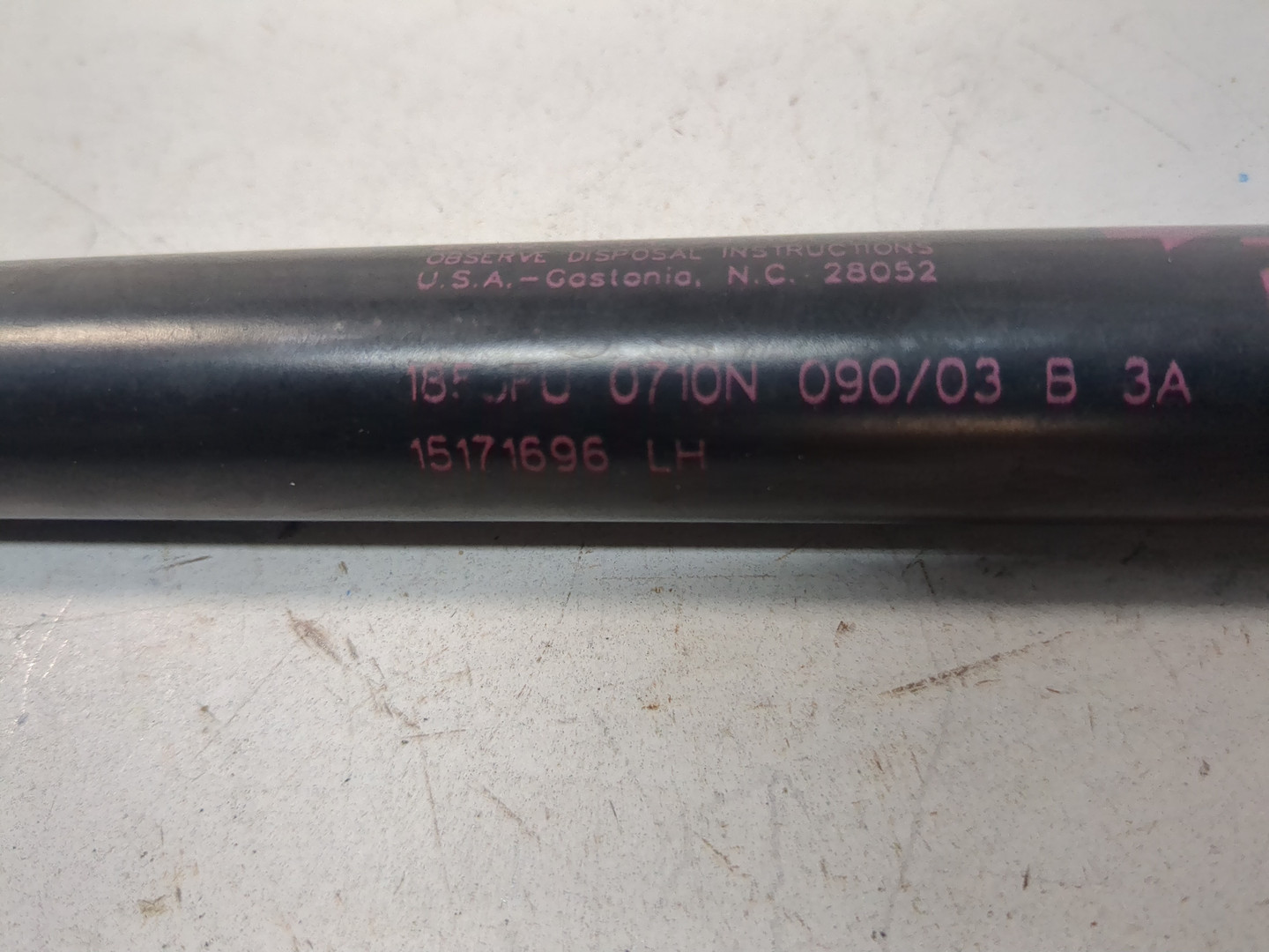 Амортизатор крышки багажника