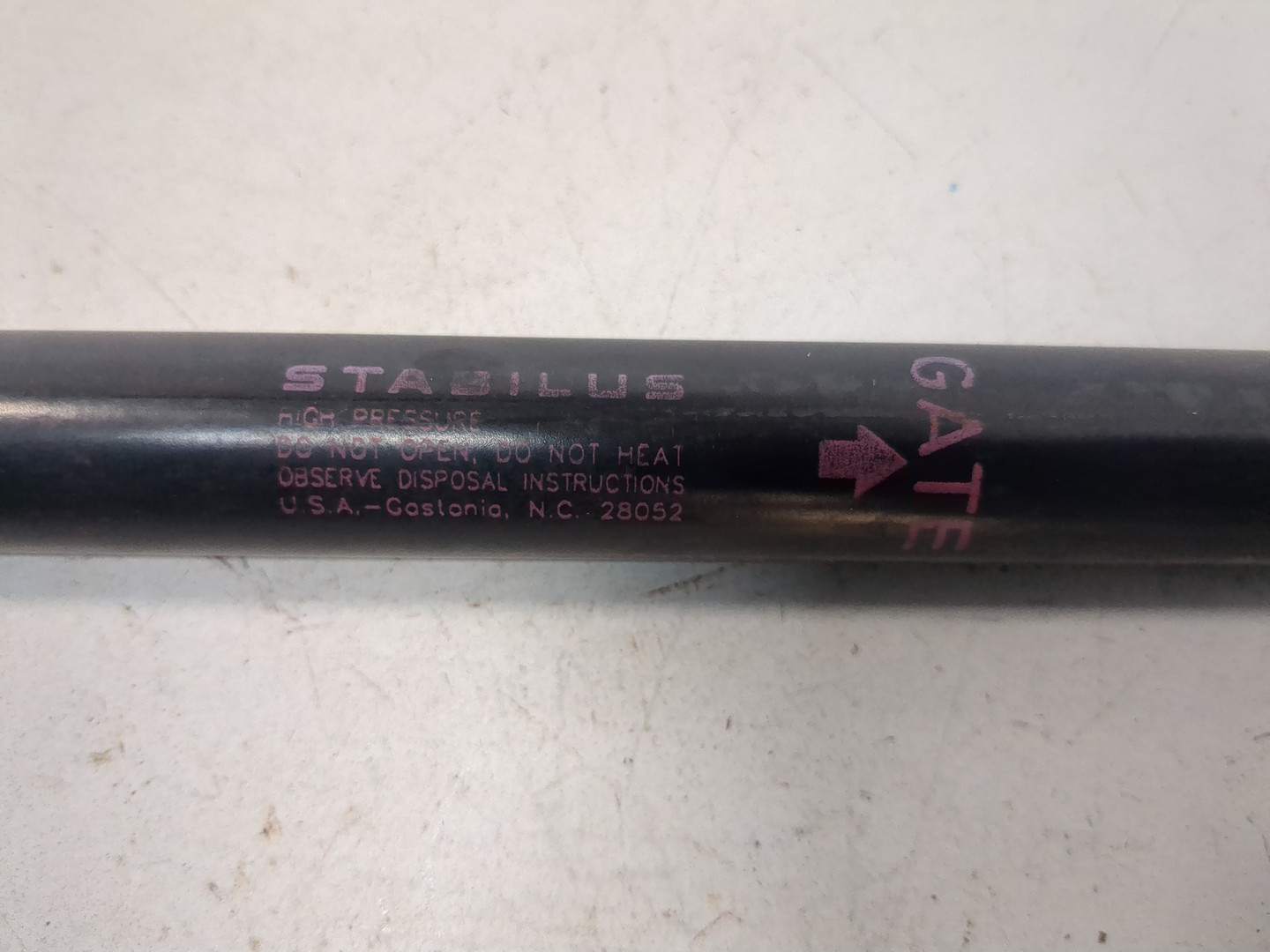 Амортизатор крышки багажника