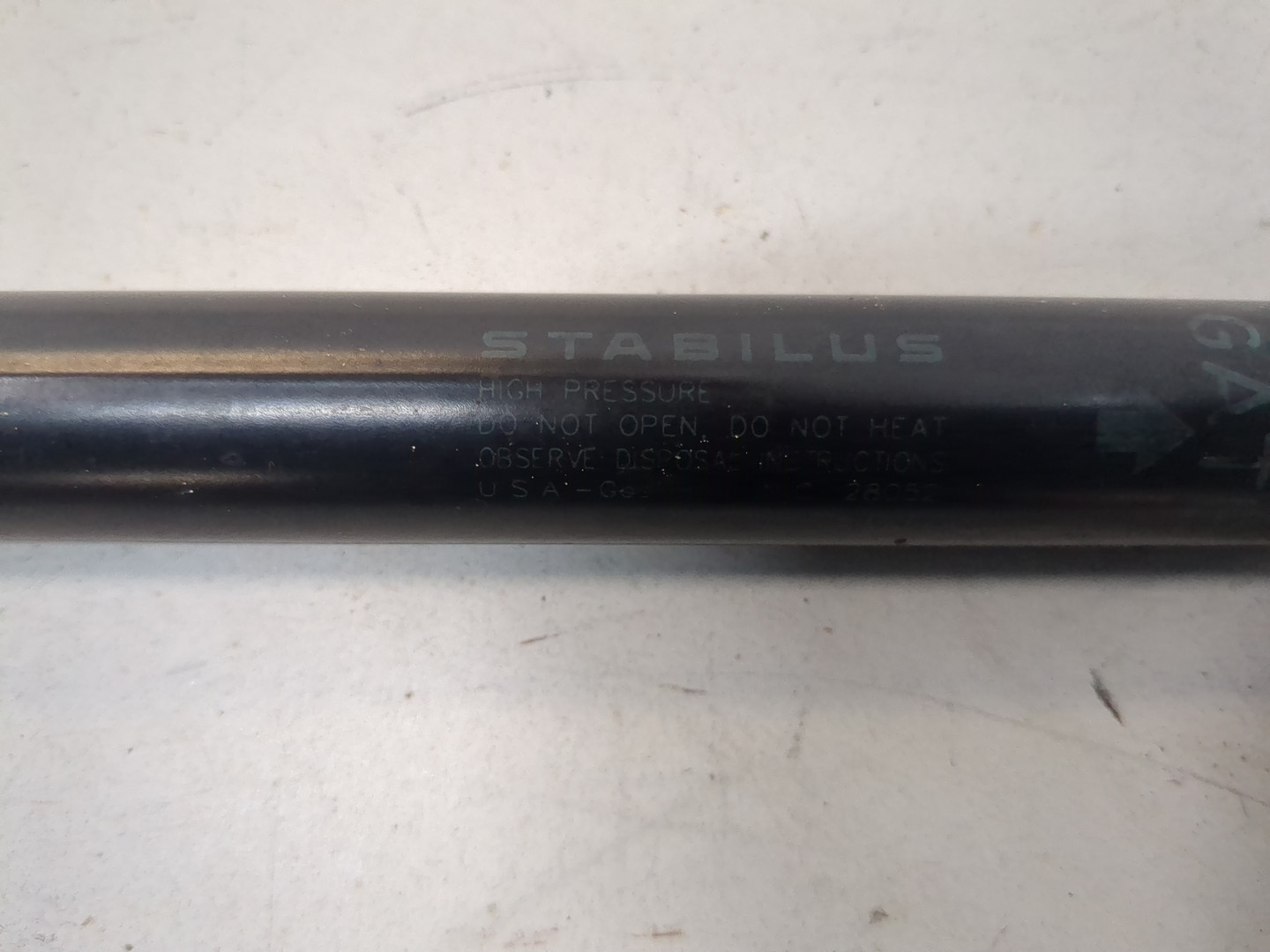 Амортизатор крышки багажника