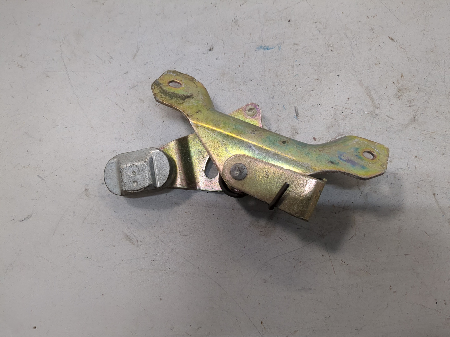 Замок двери задней левой