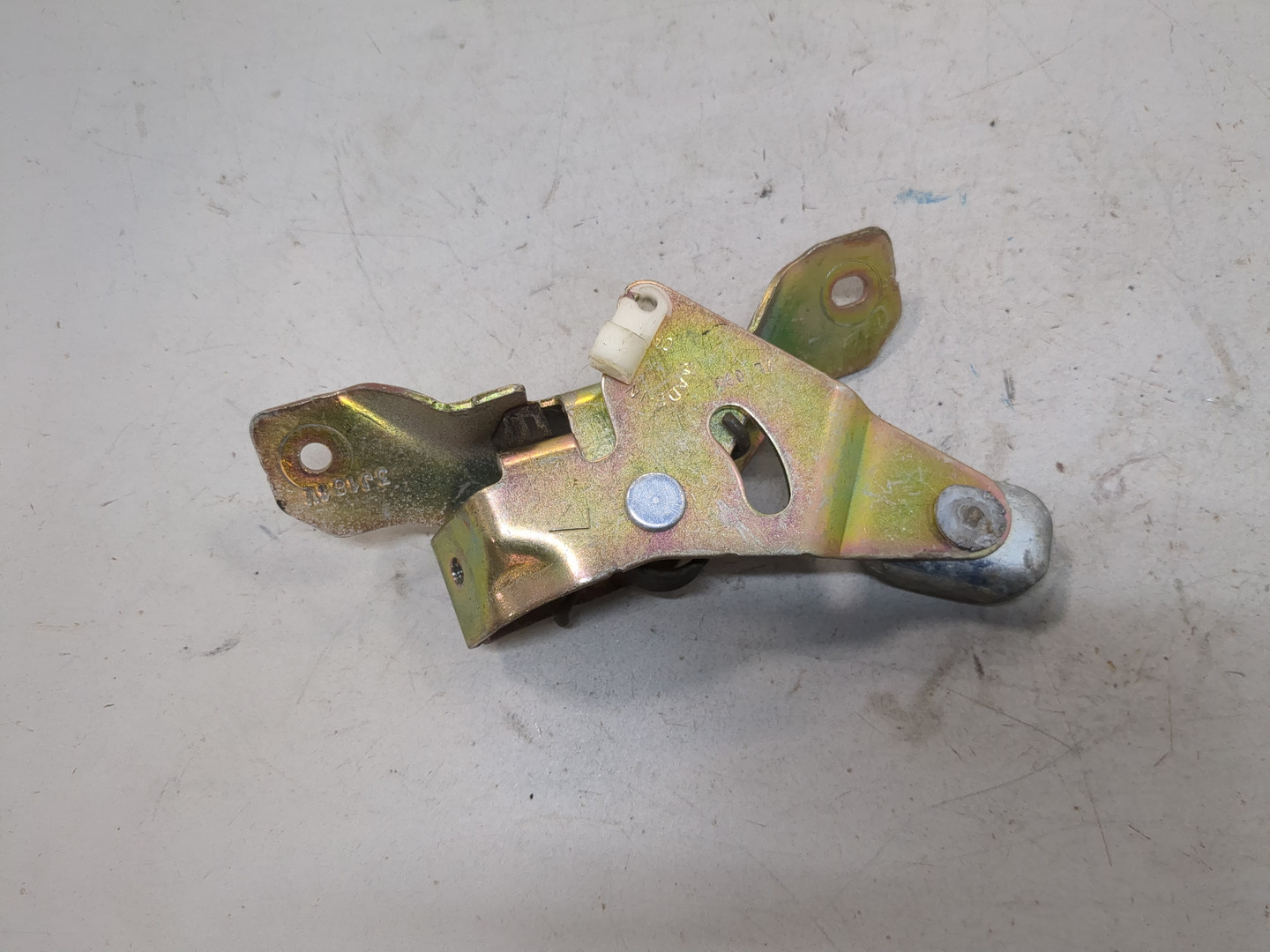 Замок двери задней левой