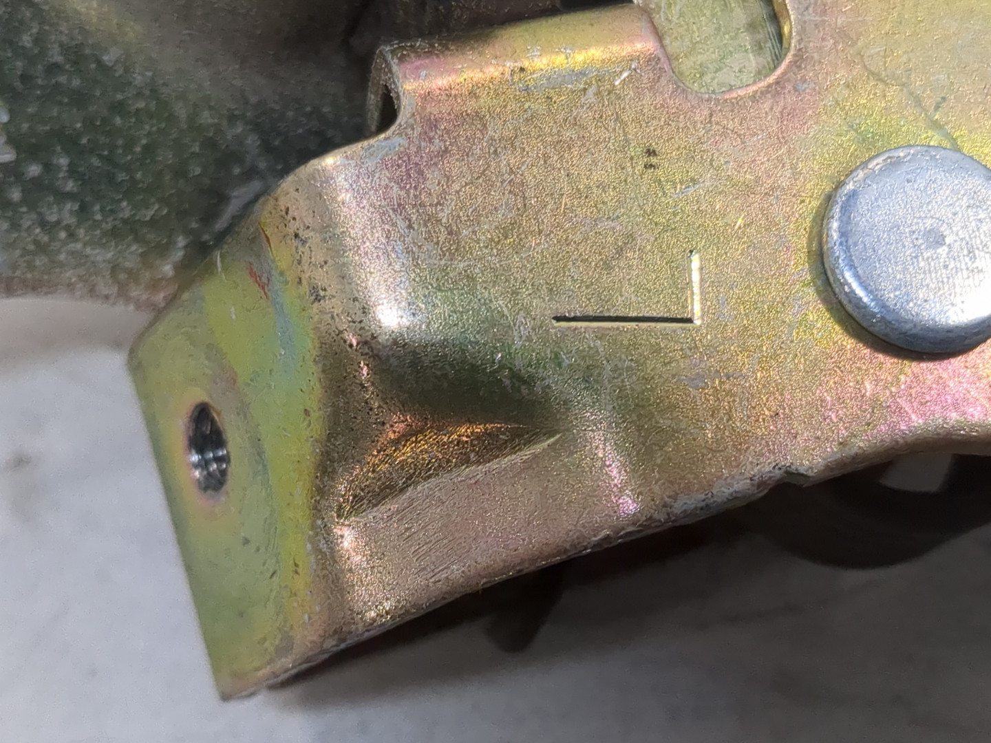 Замок двери задней левой