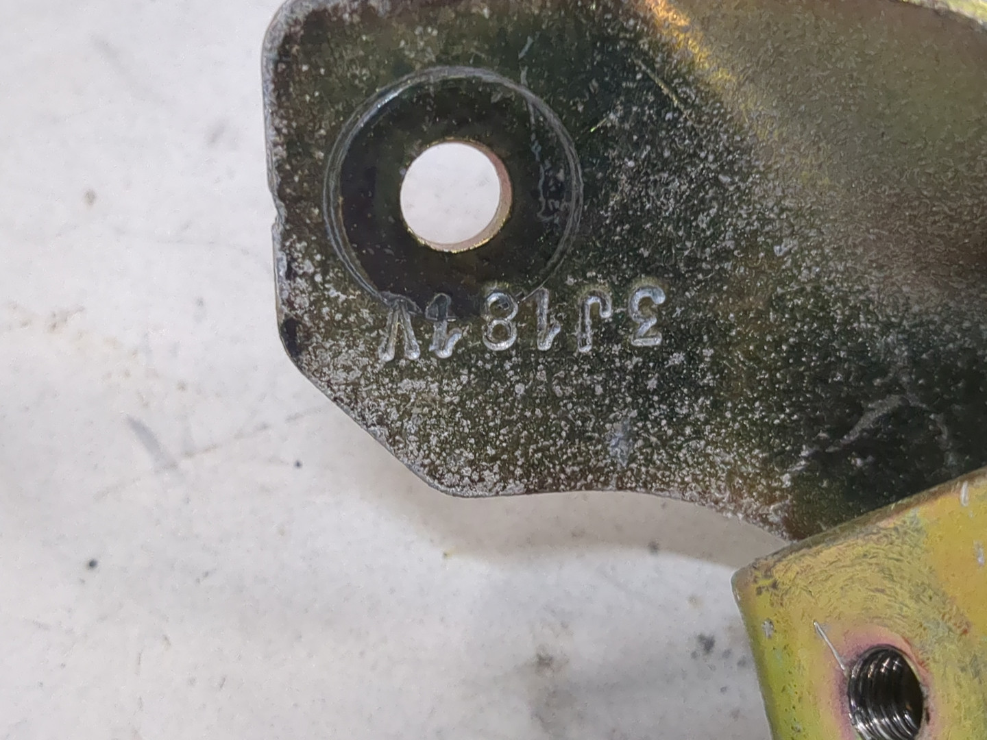 Замок двери задней левой