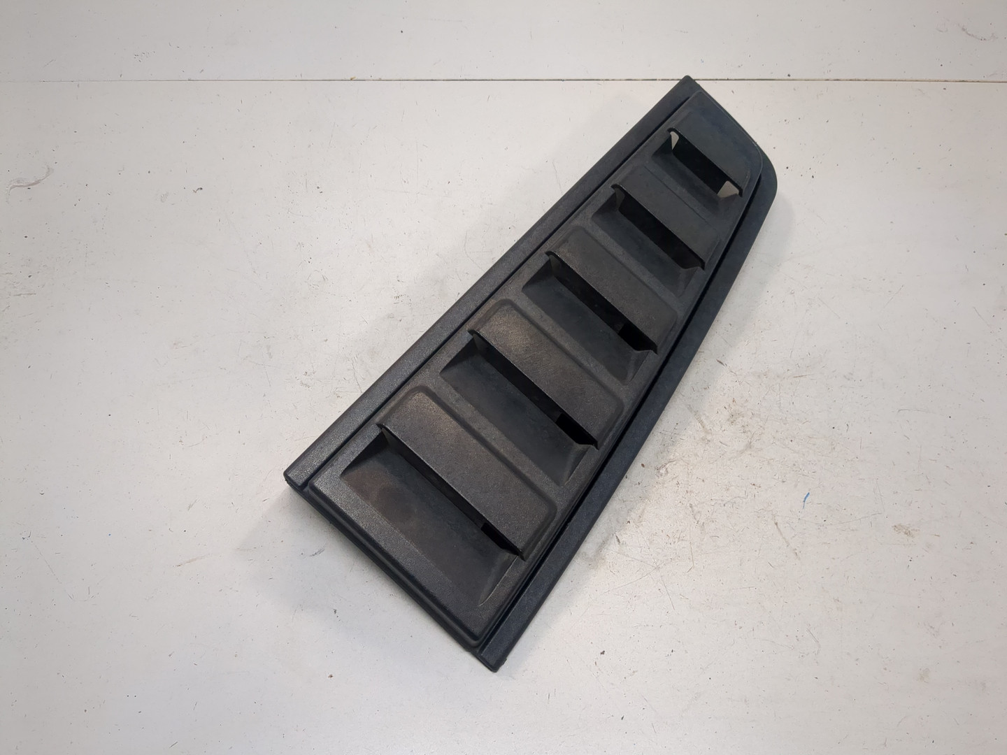 Молдинг заднего крыла правого