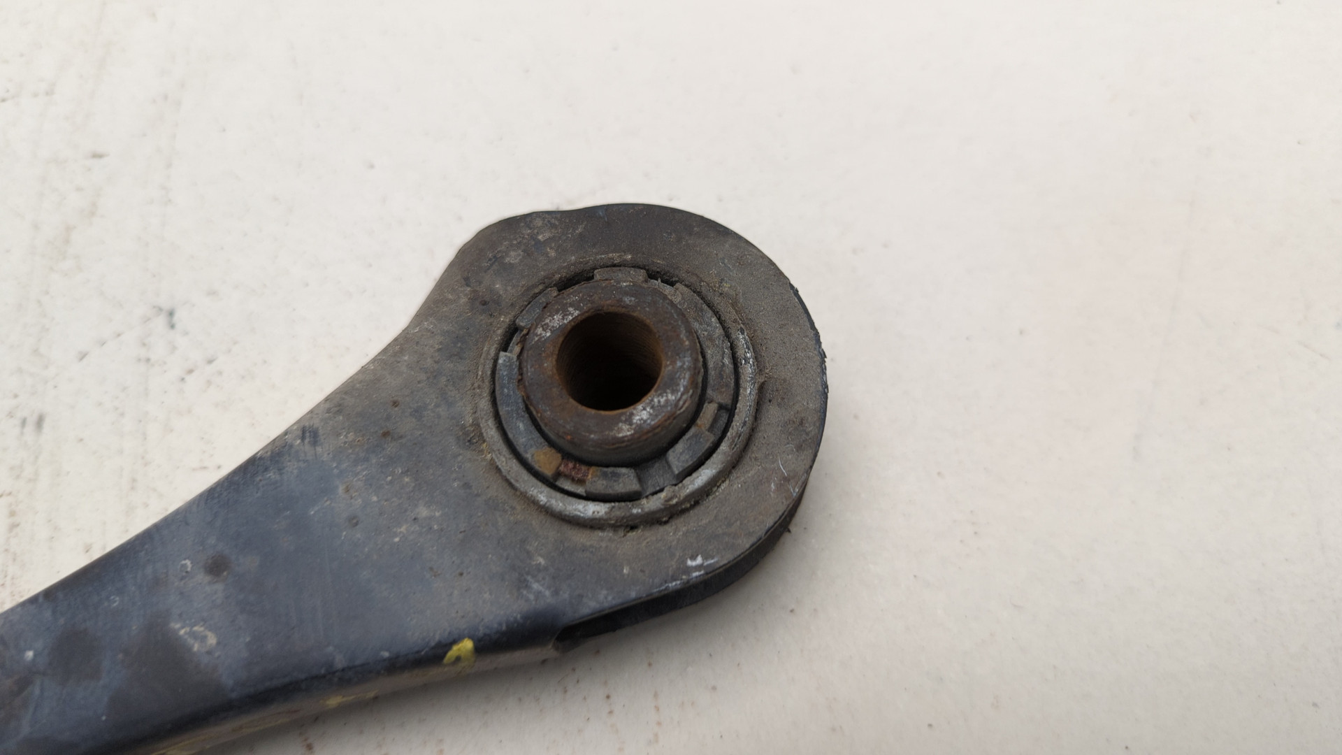 Рычаг задний