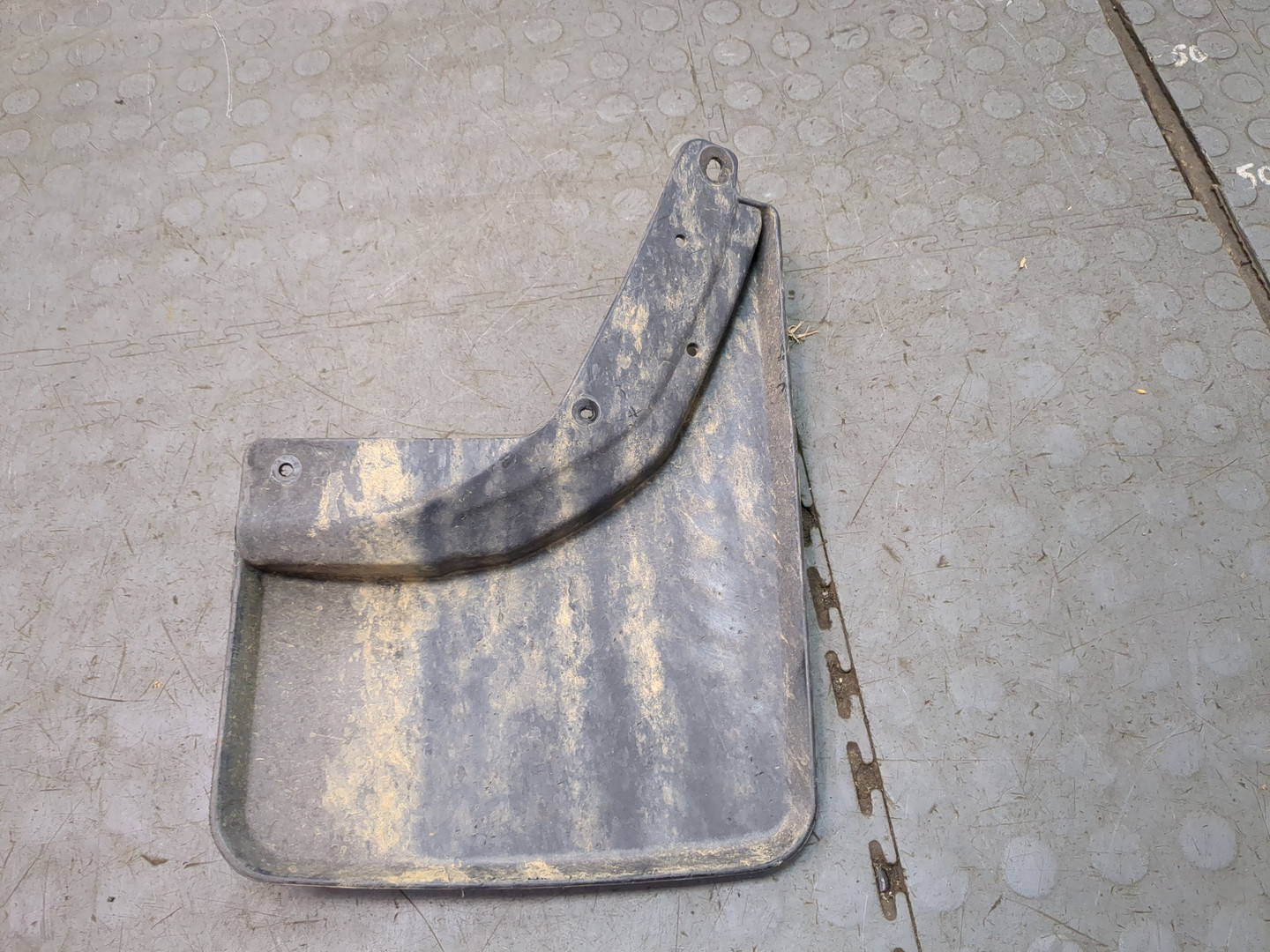 Брызговик задний левый