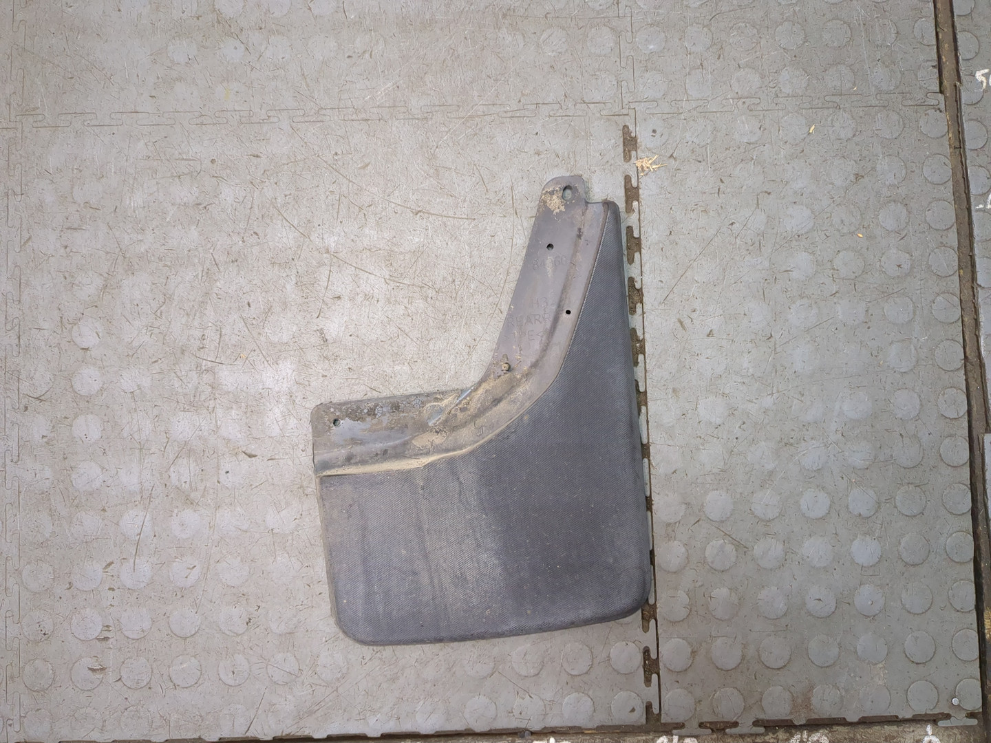 Брызговик задний правый