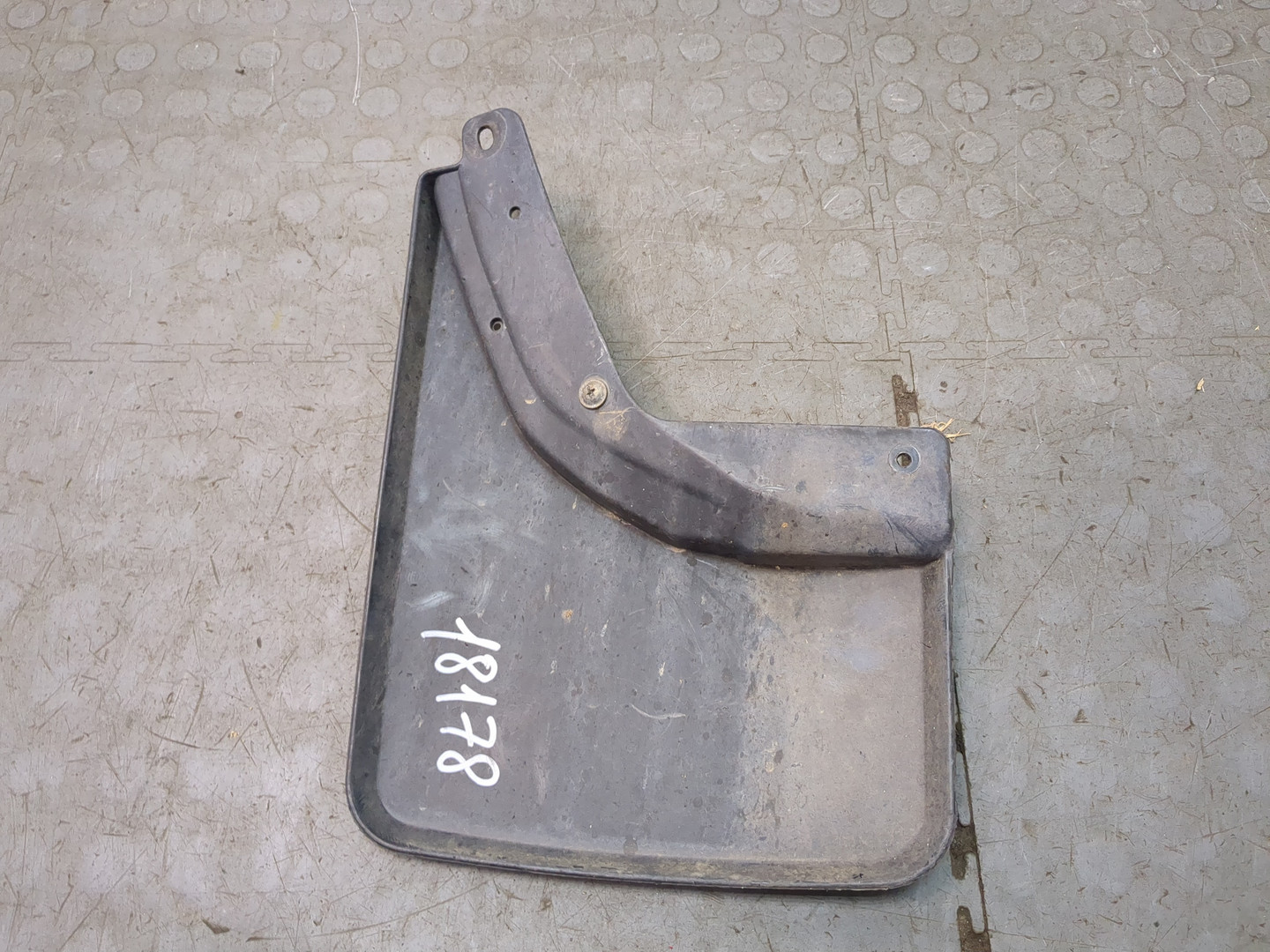 Брызговик задний правый