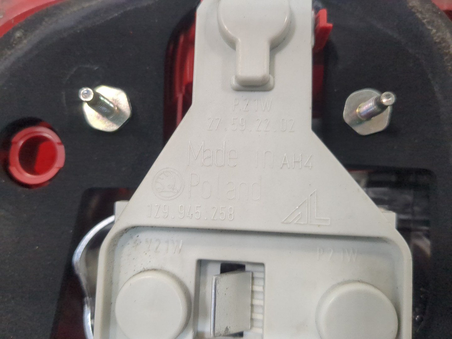 Фонарь задний правый