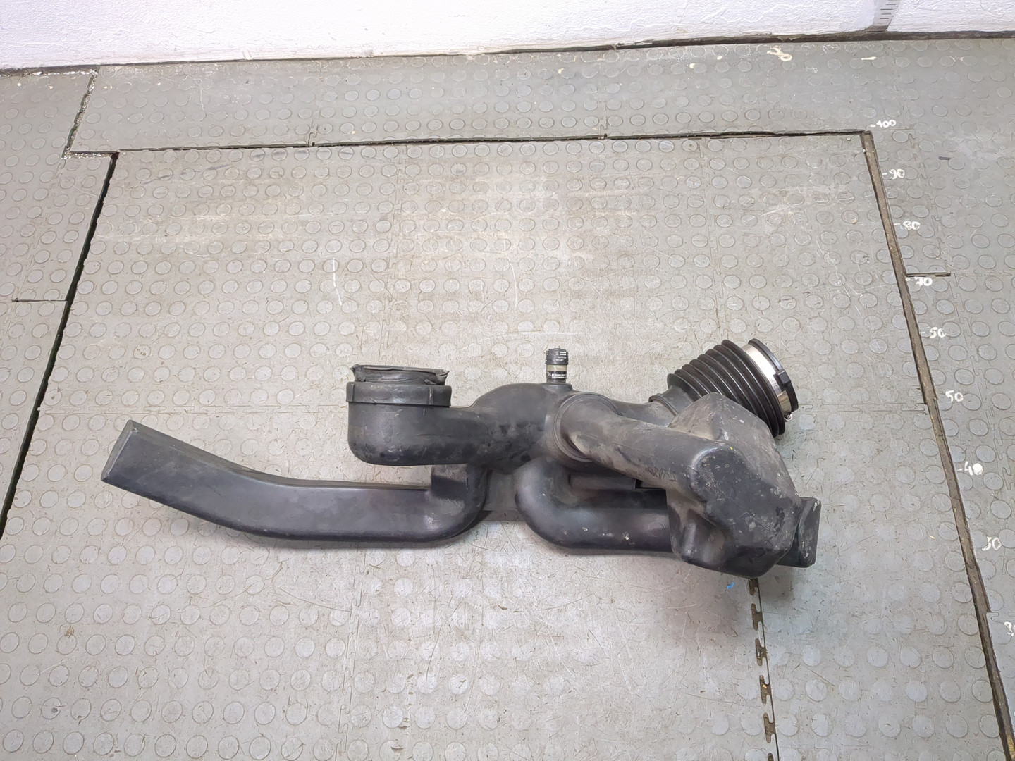 Резонатор воздушного фильтра