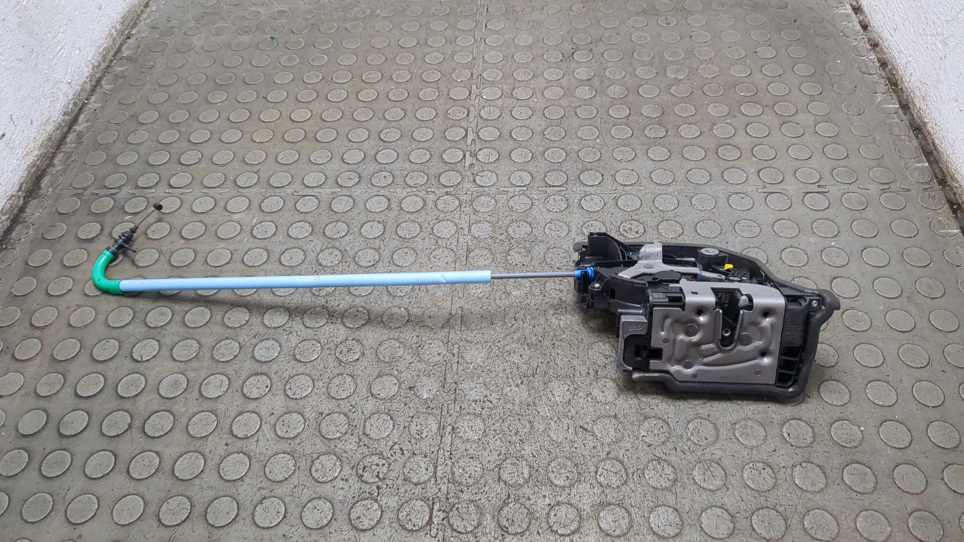 Замок двери задней правой