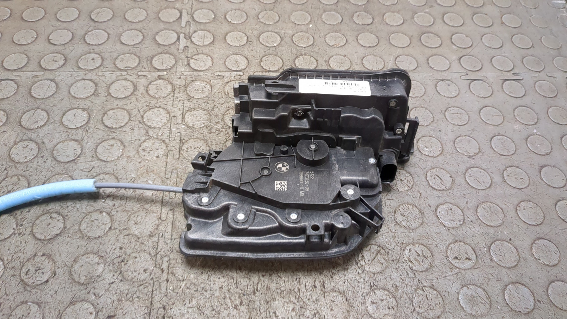 Замок двери задней правой