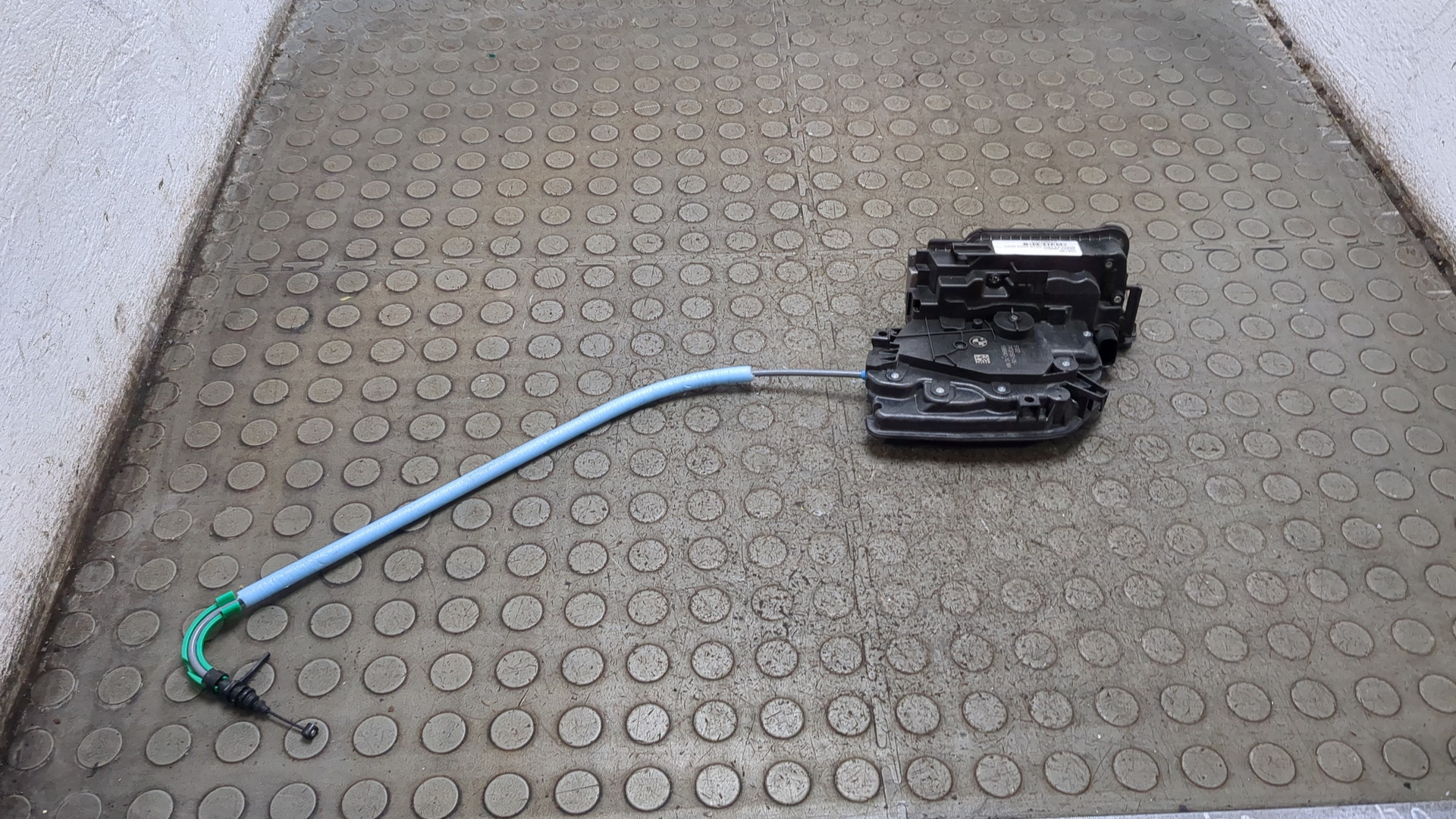 Замок двери задней правой