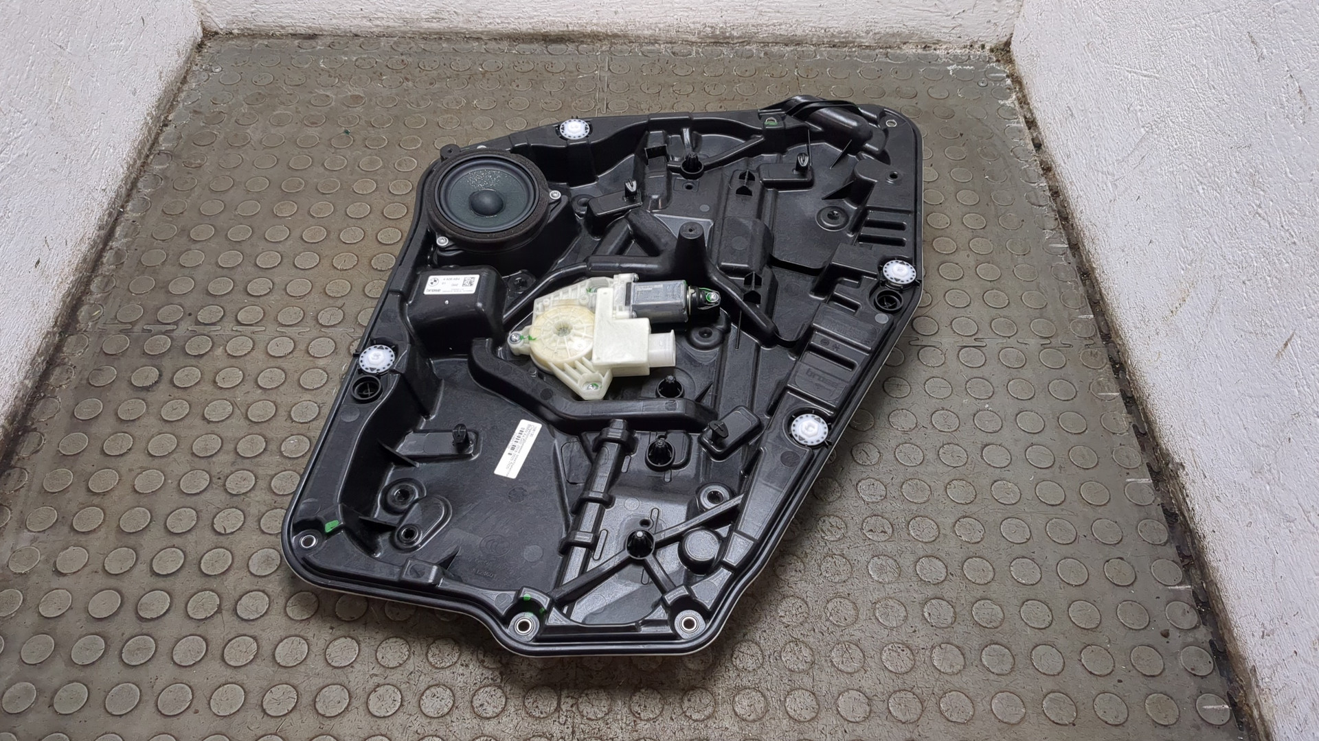 Стеклоподъемник электр. задний правый