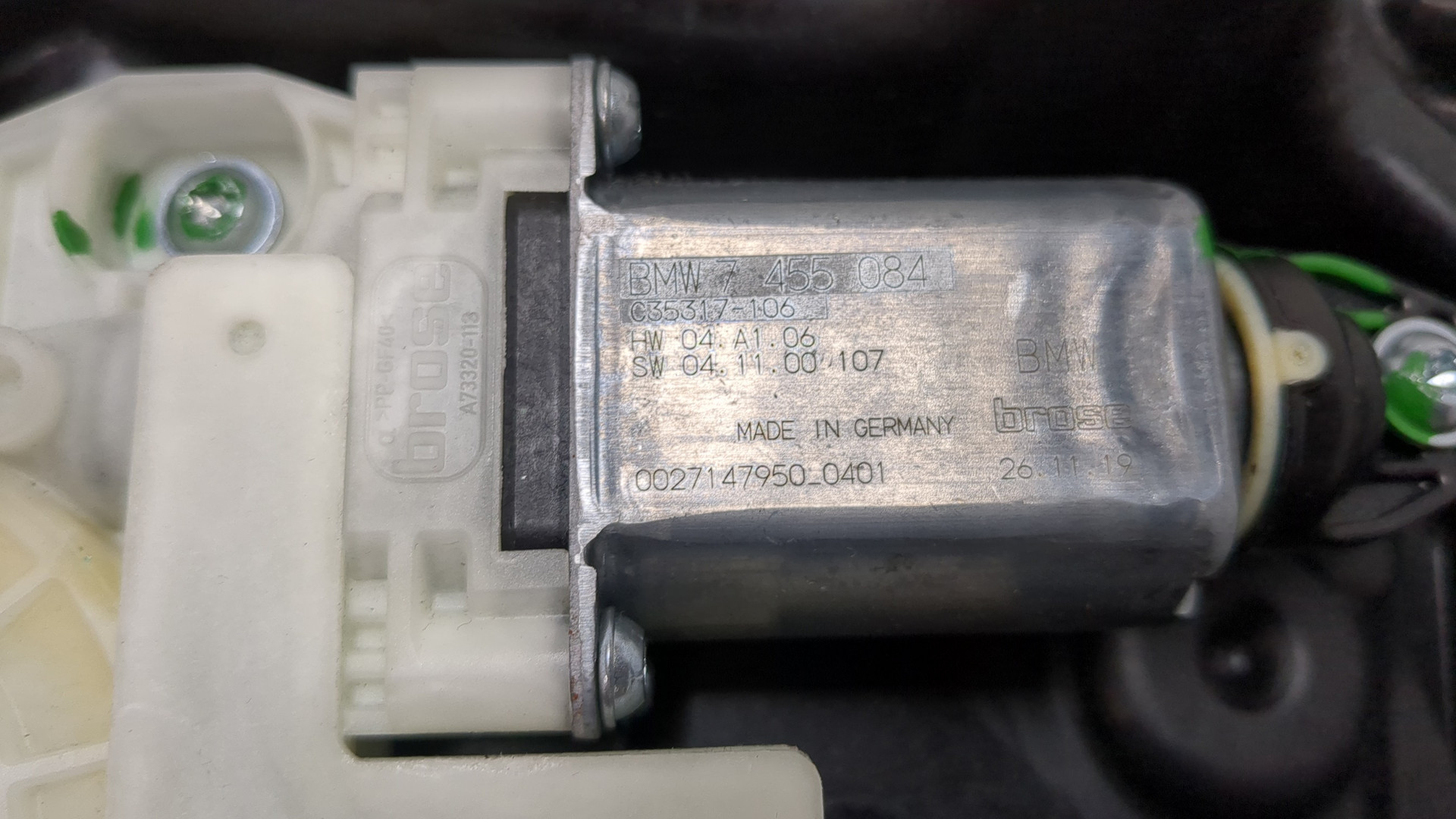 Стеклоподъемник электр. задний правый