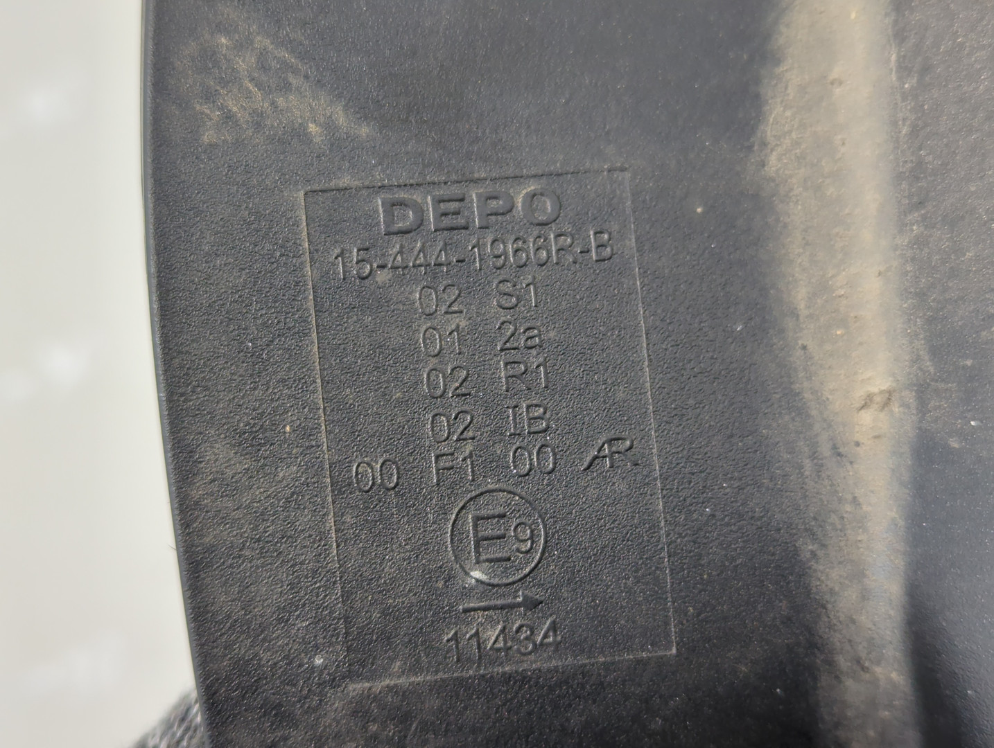 Фонарь задний правый